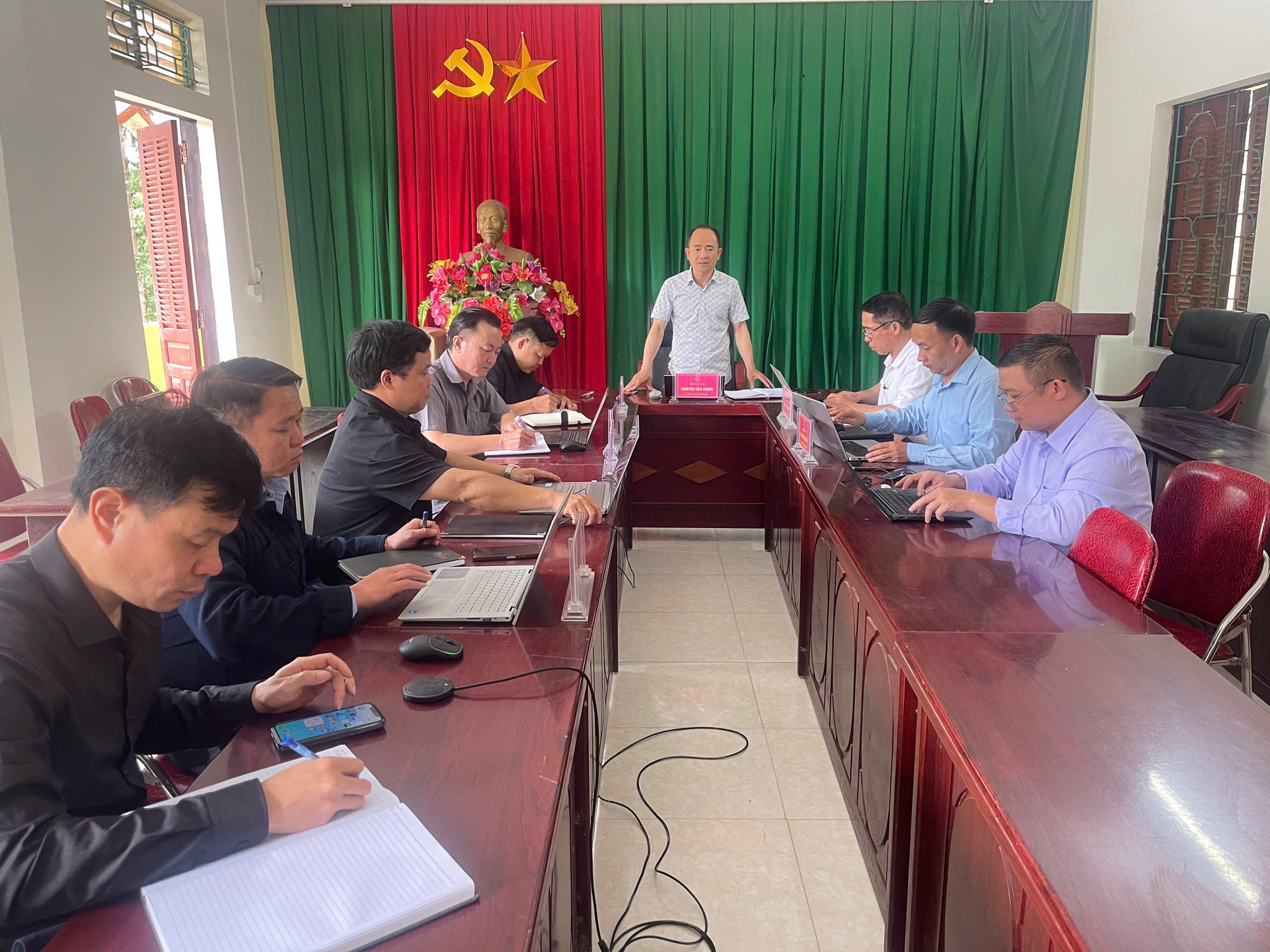 UBND xã Lũng Phìn giao ban nhiệm vụ tuần