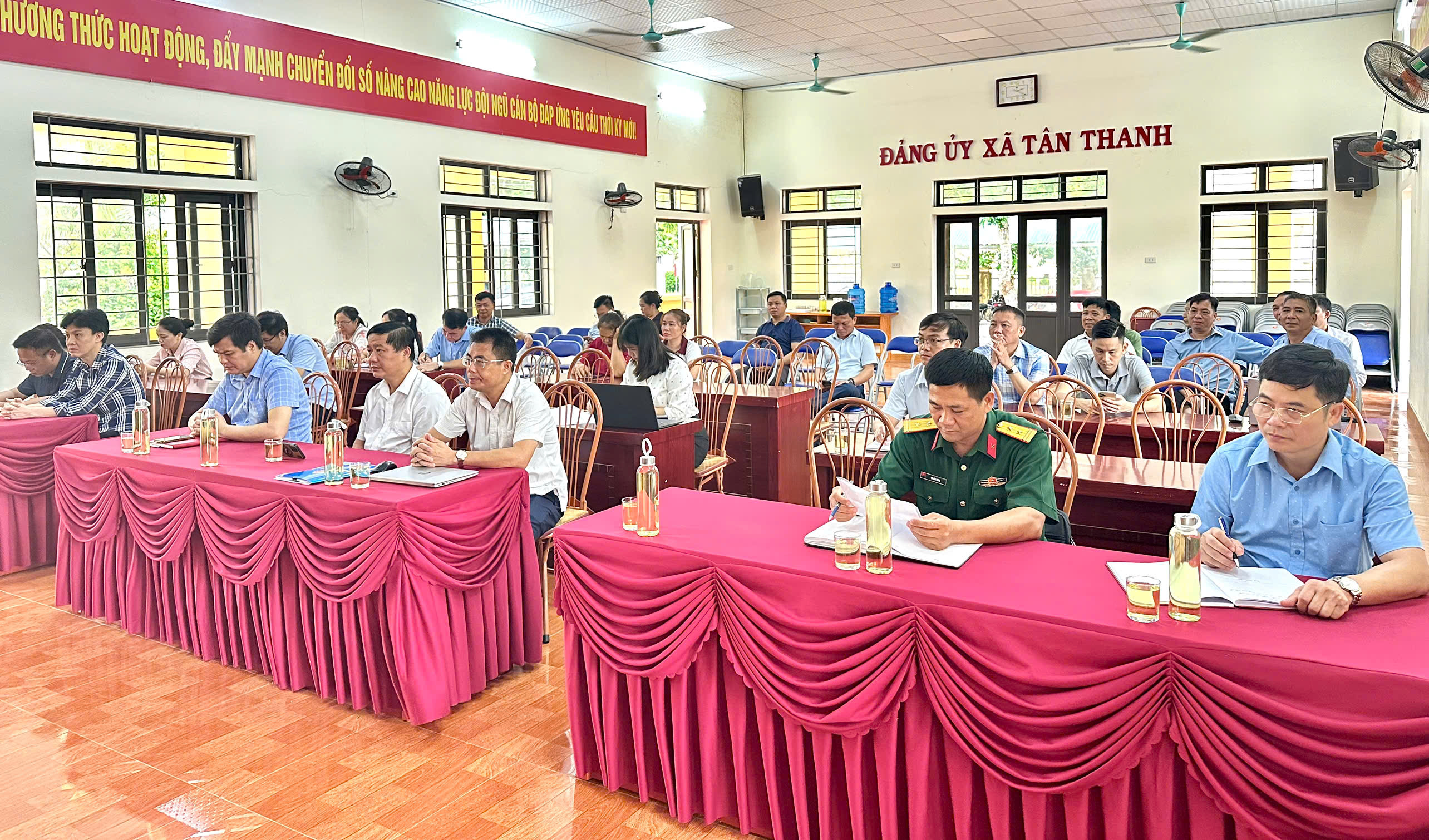 Nghiên cứu, học tập, quán triệt và triển khai thực hiện Nghị quyết của Bộ Chính trị về phát triển kinh tế có vốn đầu tư nước ngoài
