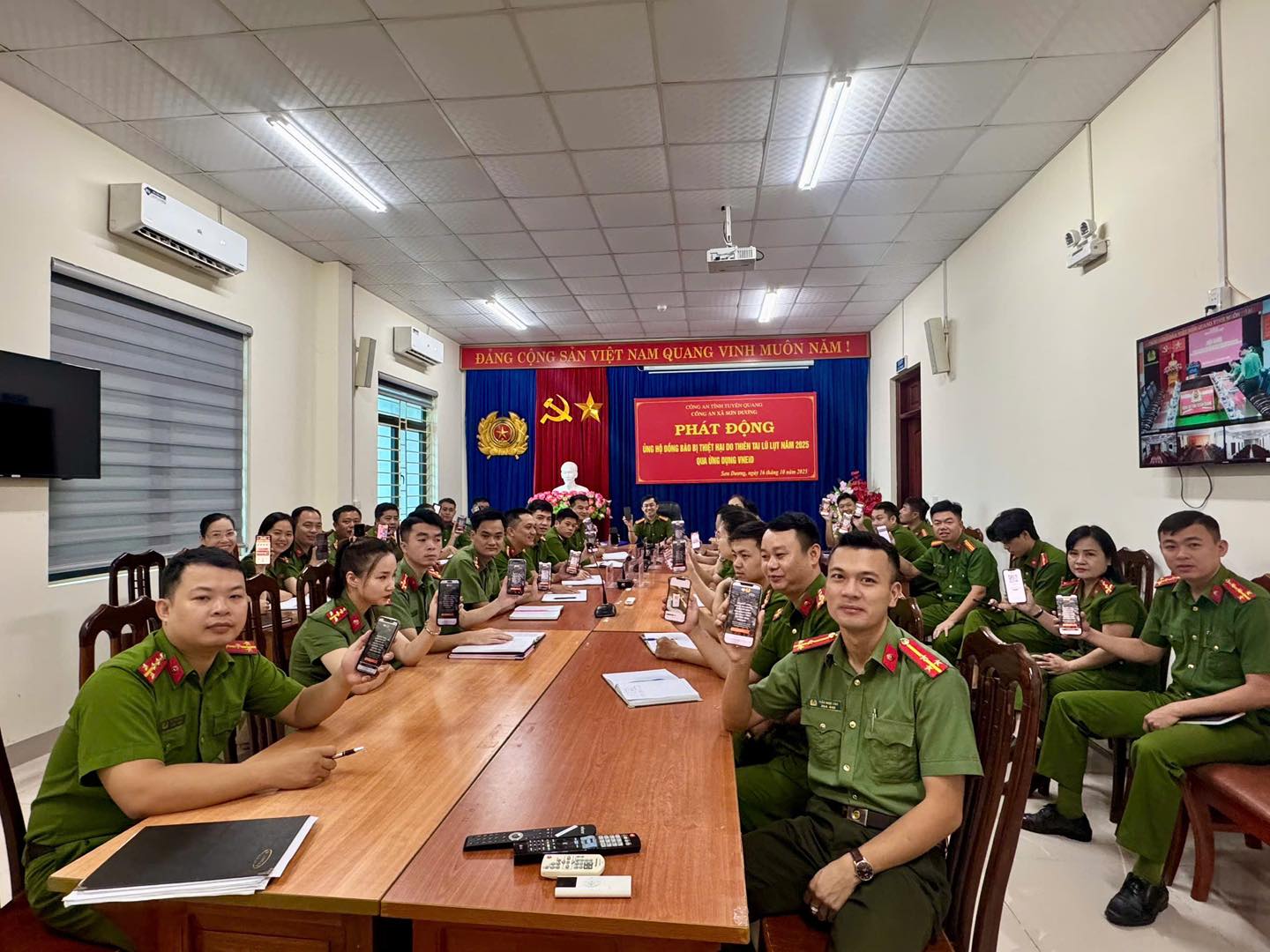 CÔNG AN XÃ SƠN DƯƠNG HƯỞNG ỨNG VÀ KÊU GỌI ỦNG HỘ ĐỒNG BÀO VÙNG LŨ QUA ỨNG DỤNG VNeID
