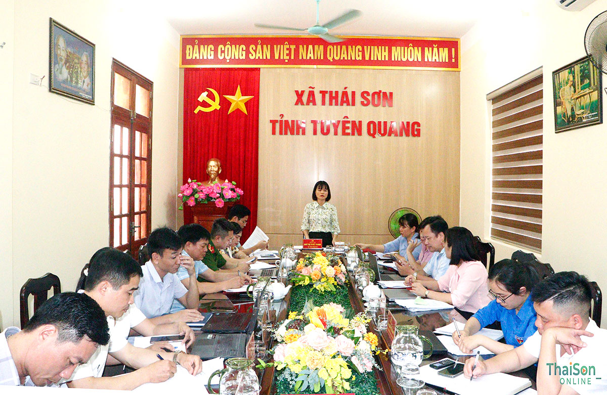 Hội nghị giao ban giữa Thường trực Đảng ủy với Thường trực Hội đồng nhân dân và Ủy ban nhân dân xã