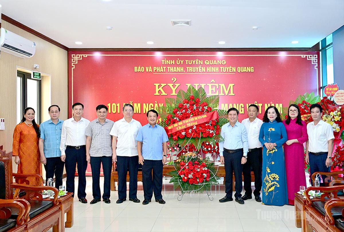 Bí thư Tỉnh ủy Hầu A Lềnh thăm, chúc mừng các cơ quan báo chí nhân kỷ niệm 101 năm Ngày Báo chí Cách mạng Việt Nam