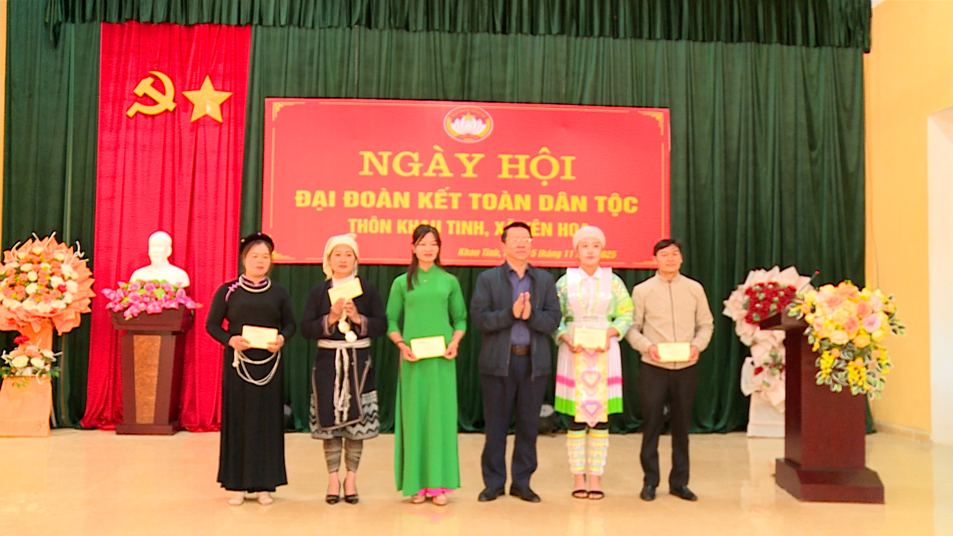 Đồng chí Trưởng Ban Tuyên giáo và Dân vận Tỉnh uỷ dự Ngày hội Đại đoàn kết toàn dân tộc tại thôn Khau Tinh, xã Yên Hoa