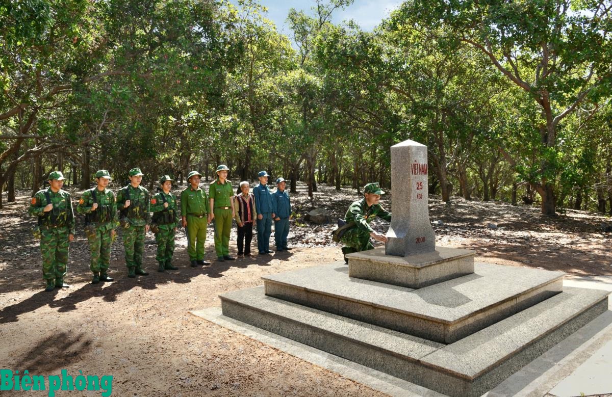 Vững vàng "thế trận lòng dân" từ biên giới tới hải đảo