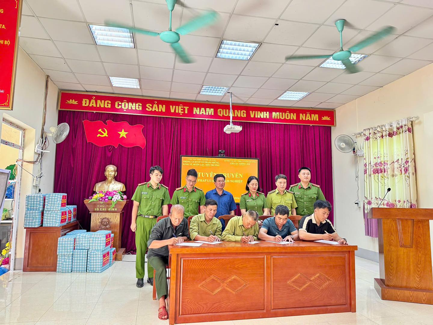 TĂNG CƯỜNG TUYÊN TRUYỀN PHÁP LUẬT VỀ LĨNH VỰC LÂM NGHIỆP