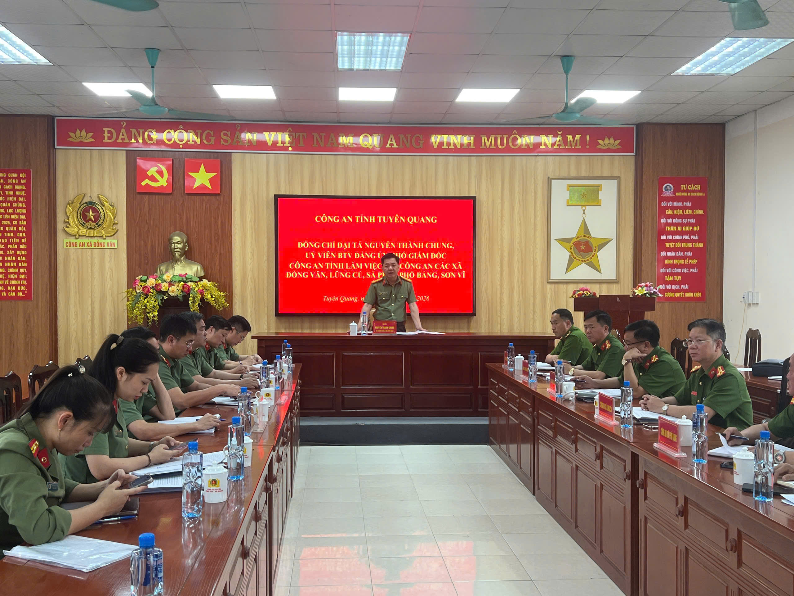 LÃNH ĐẠO CÔNG AN TỈNH KIỂM TRA, LÀM VIỆC TẠI CÔNG AN XÃ ĐỒNG VĂN