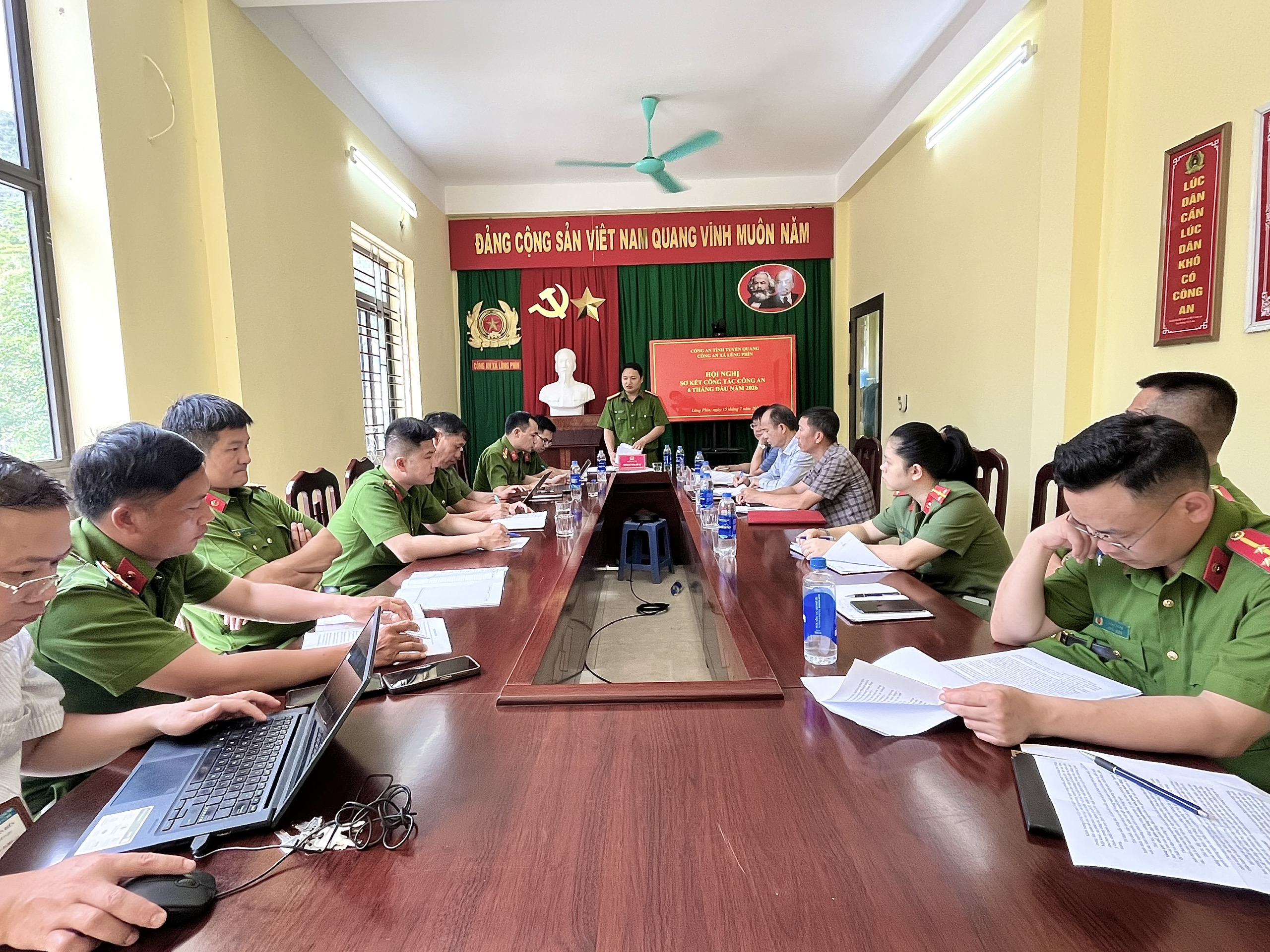 CÔNG AN XÃ LŨNG PHÌN TỔ CHỨC HỘI NGHỊ SƠ KẾT CÔNG TÁC CÔNG AN 6 THÁNG ĐẦU NĂM 2026