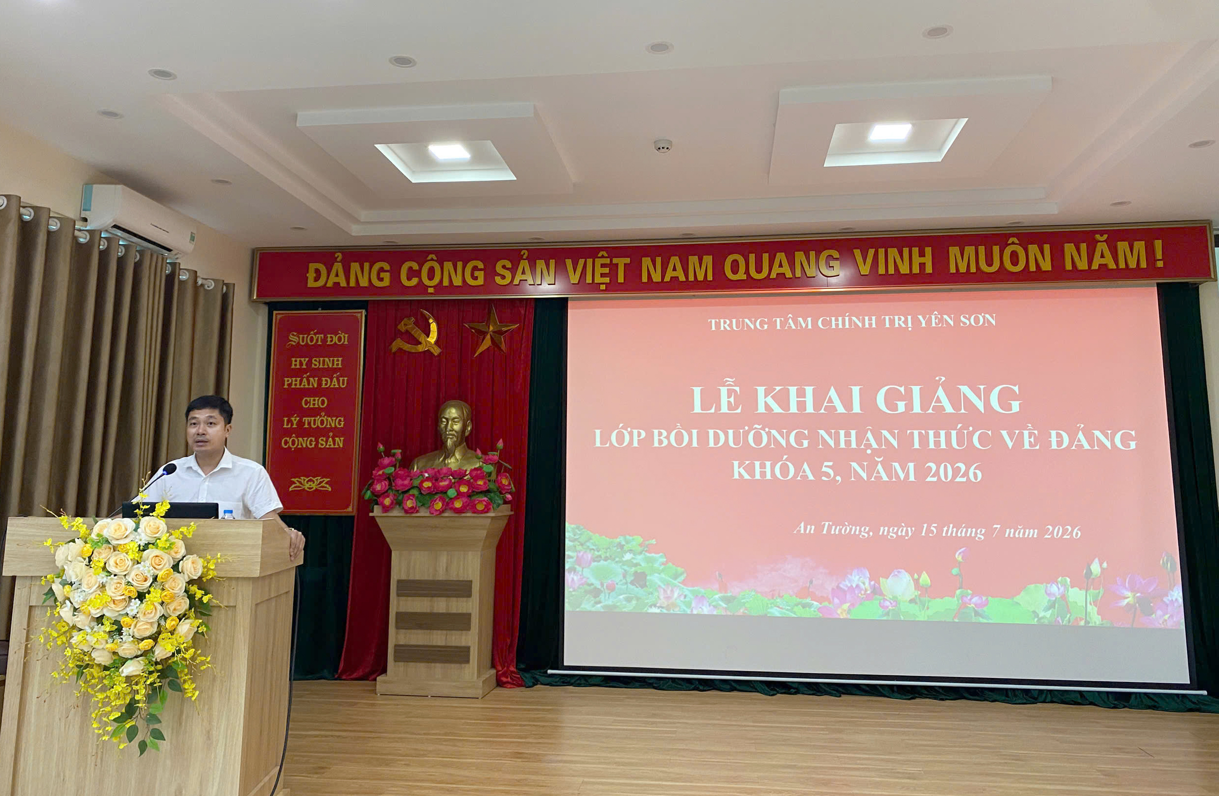 Trung tâm Chính trị Yên Sơn tổ chức Lễ Khai giảng lớp Bồi dưỡng nhận nhận thức về Đảng khoá 5, năm 2026