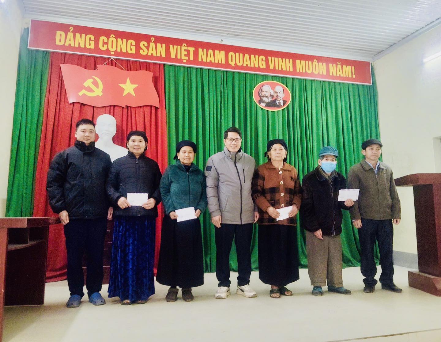 ĐỒNG CHÍ LÊ QUANG ĐIỆP – ỦY VIÊN BAN THƯỜNG VỤ, CHỦ NHIỆM ỦY BAN KIỂM TRA ĐẢNG ỦY XÃ YÊN MINH THĂM, TẶNG QUÀ TẾT TẠI MỘT SỐ THÔN TRÊN ĐỊA BÀN