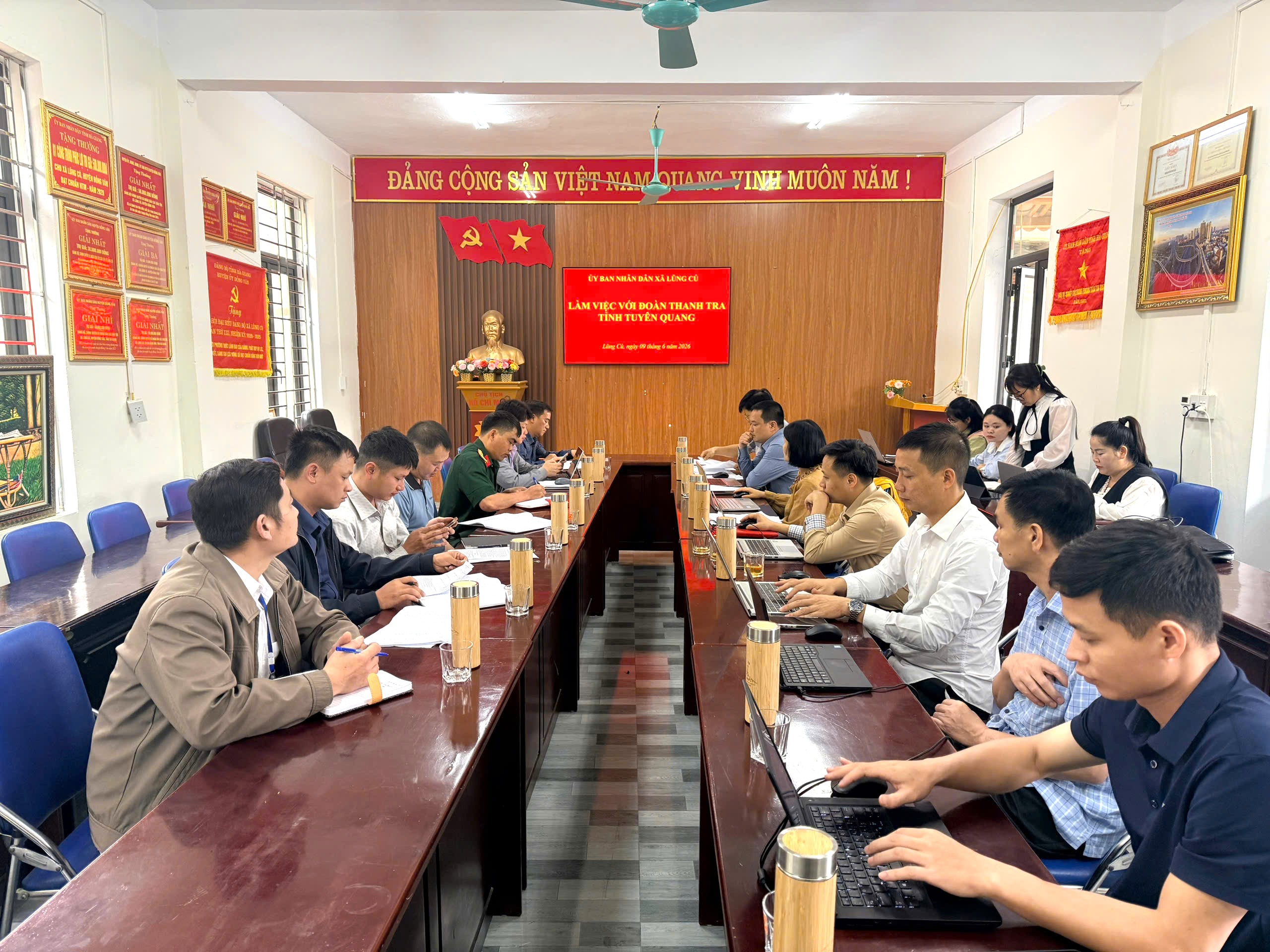 ĐOÀN THANH TRA TỈNH TUYÊN QUANG LÀM VIỆC VỚI XÃ LŨNG CÚ VỀ CÔNG TÁC QUẢN LÝ, XỬ LÝ CƠ SỞ NHÀ, ĐẤT DÔI DƯ SAU SẮP XẾP, SÁP NHẬP