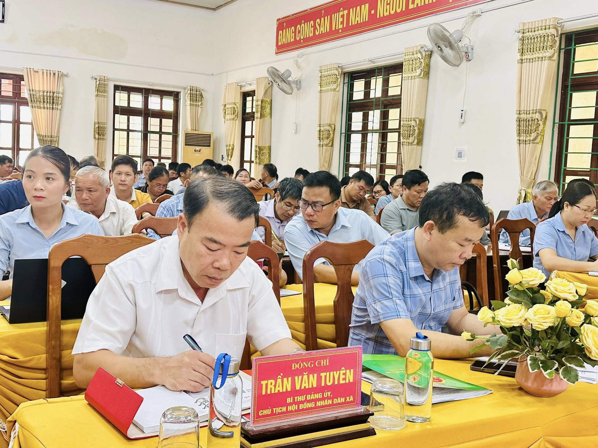 HÒA AN TỔ CHỨC HỘI NGHỊ BCH ĐẢNG BỘ XÃ (MỞ RỘNG)