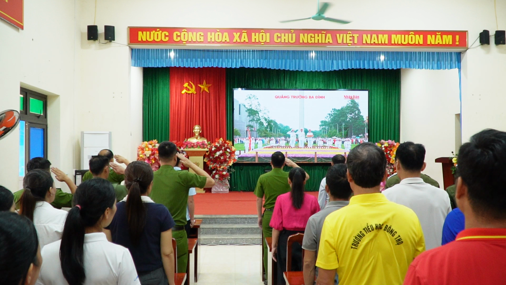 chào cờ.png