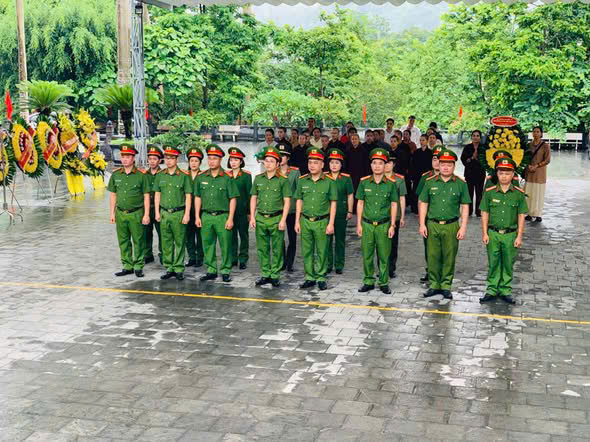 CÔNG AN XÃ VIỆT LÂM TỔ CHỨC DÂNG HƯƠNG, VIẾNG NGHĨA TRANG LIỆT SĨ QUỐC GIA VỊ XUYÊN NHÂN KỶ NIỆM 79 NĂM NGÀY THƯƠNG BINH - LIỆT SĨ (27/7/1947 – 27/7/2026)
