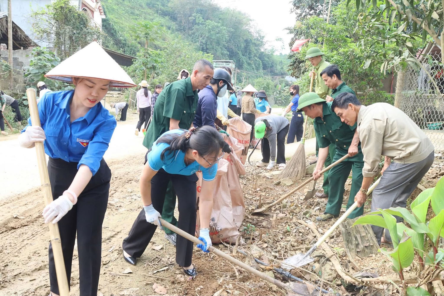 “KHI CHÍNH QUYỀN VỀ GẦN DÂN HƠN”
