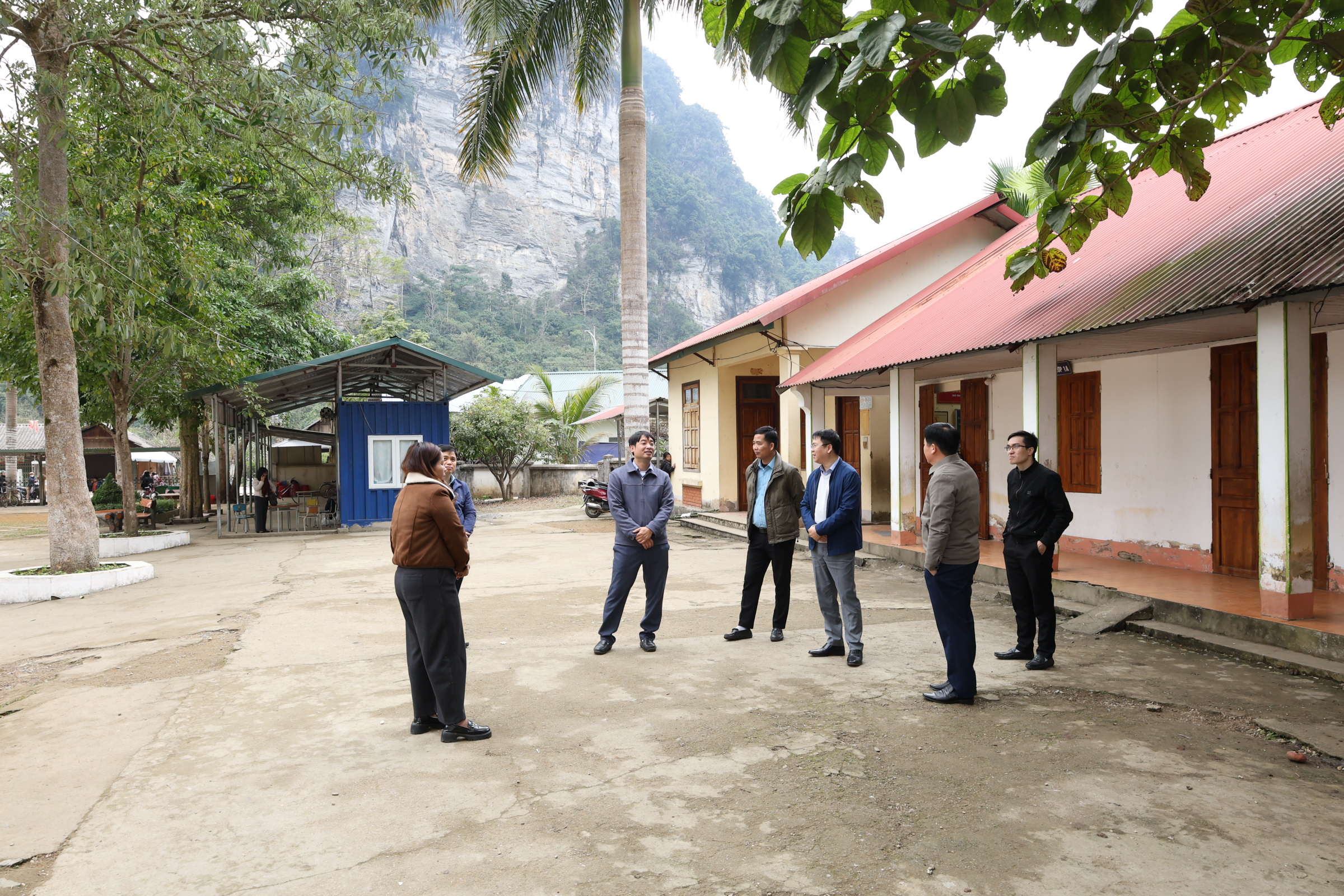 Lãnh đạo xã Lâm Bình khảo sát các trường học trên địa bàn