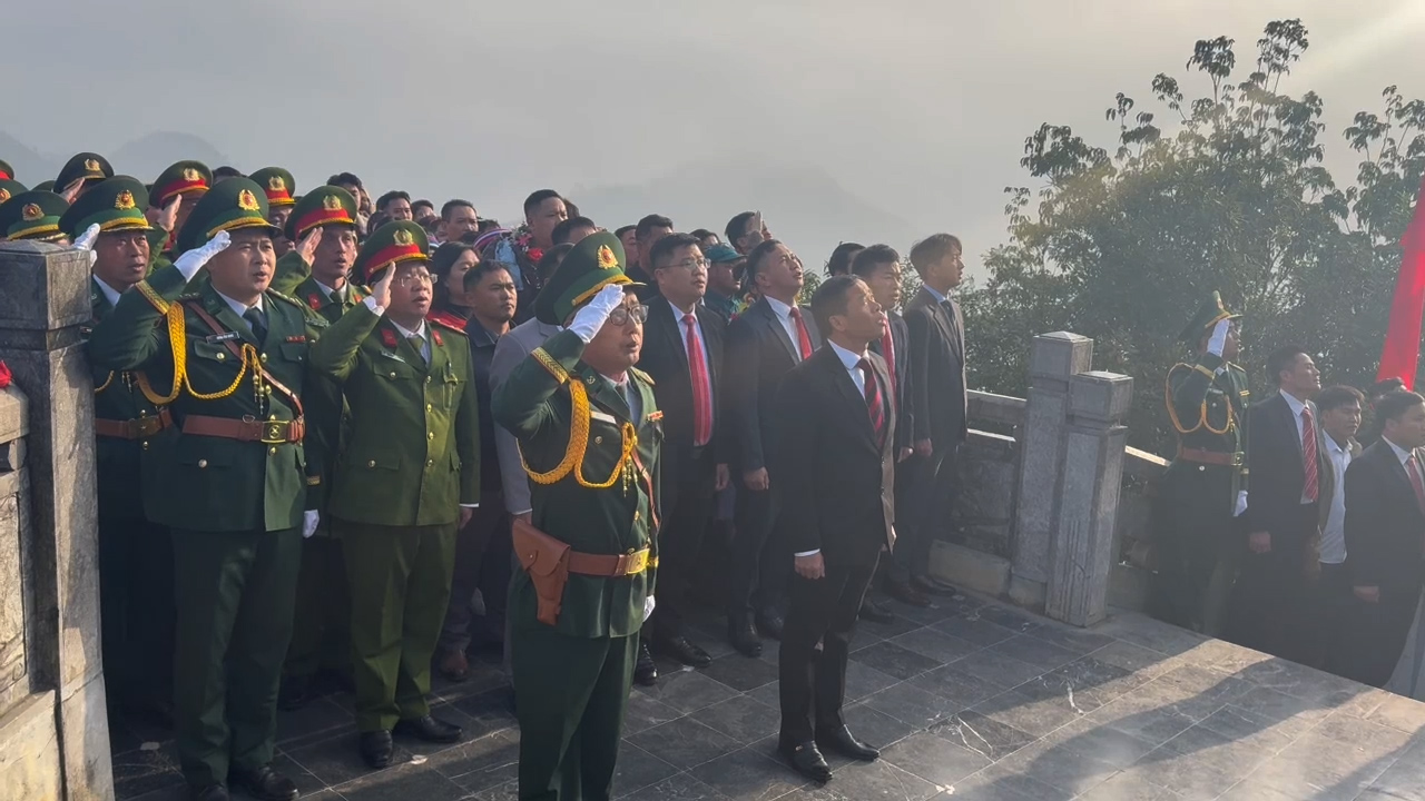 LŨNG CÚ: LINH THIÊNG LỄ THƯỢNG CỜ NƠI CỰC BẮC TỔ QUỐC