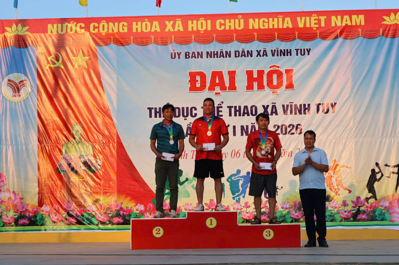 Giải cá nhân đẩy tạ.jpg
