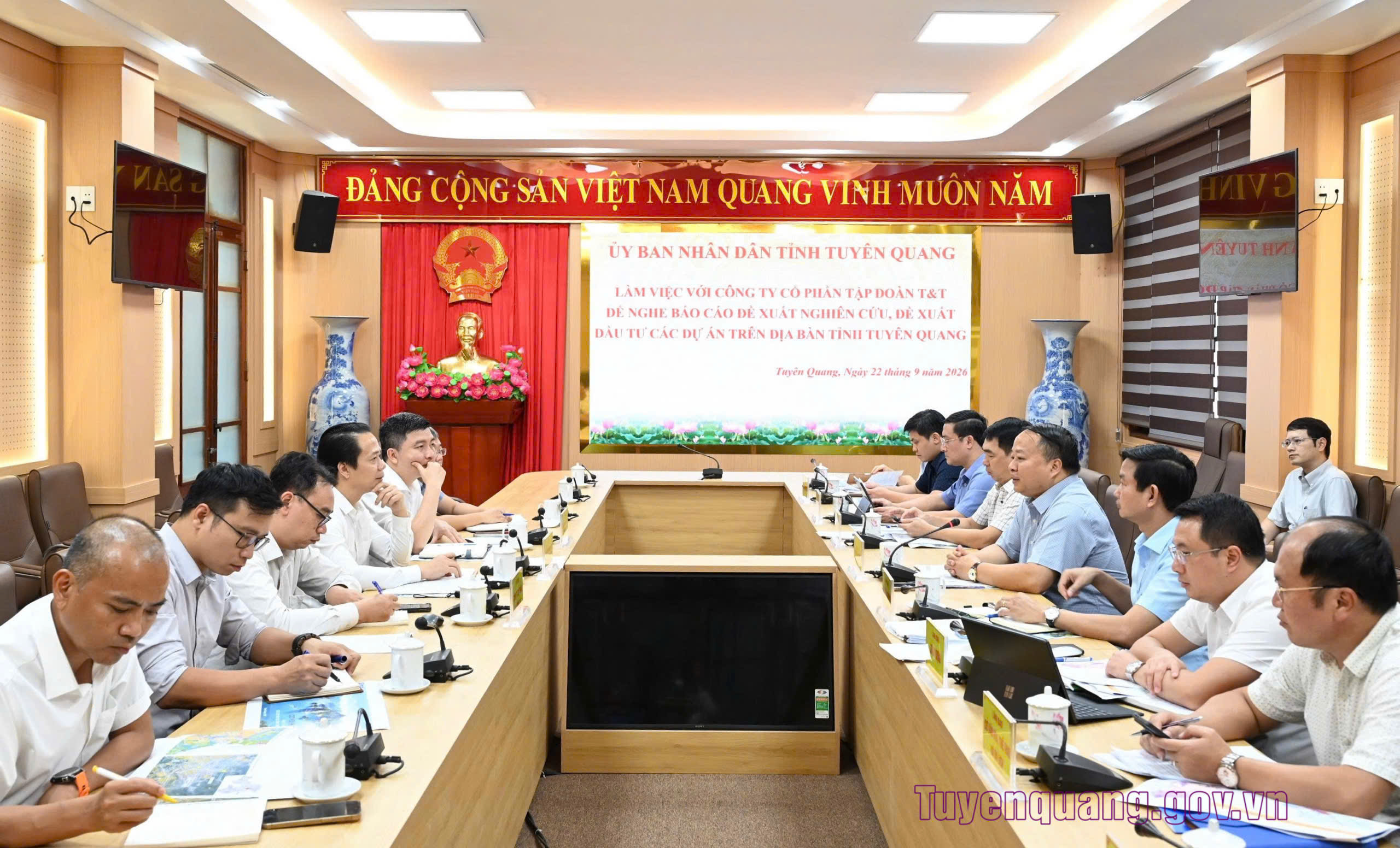Chủ tịch UBND tỉnh Phan Huy Ngọc làm việc với Công ty cổ phần Tập đoàn T&T 