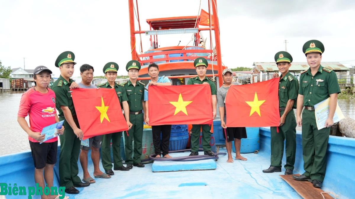 Vững “thế trận lòng dân” nơi vùng biển, đảo Cà Mau
