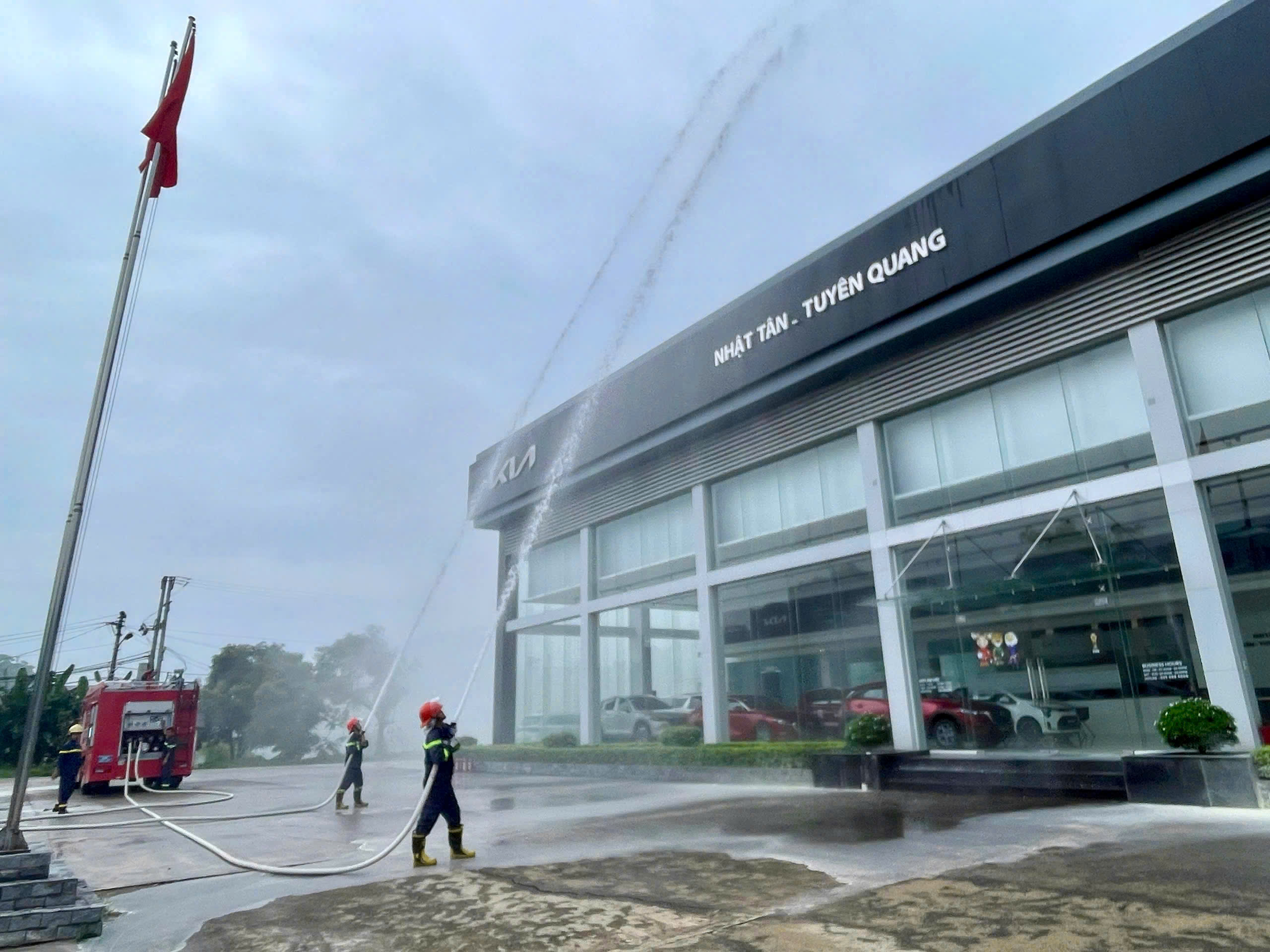 THỰC TẬP PHƯƠNG ÁN CHỮA CHÁY VÀ CNCH TẠI SHOWROOM Ô TÔ NHẬT TÂN - CÔNG TY TNHH ĐẦU TƯ VÀ THƯƠNG MẠI NHẬT TÂN