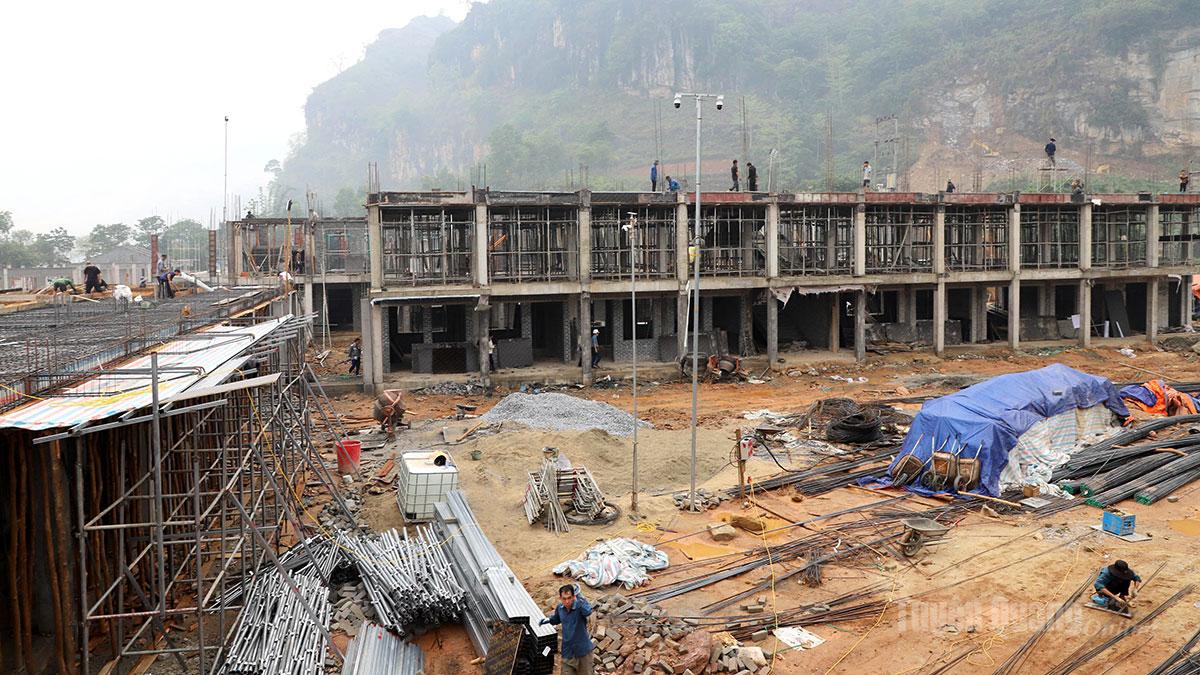Tăng tốc xây trường nơi biên giới