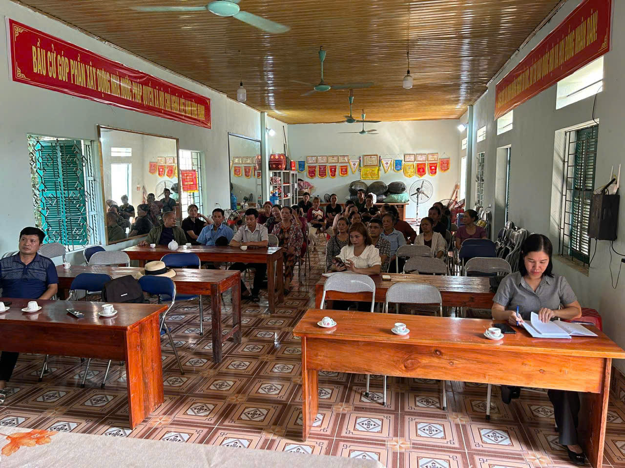 UBND xã Vĩnh Tuy tổ chức làm việc triển khai bán điện tổng tại các thôn