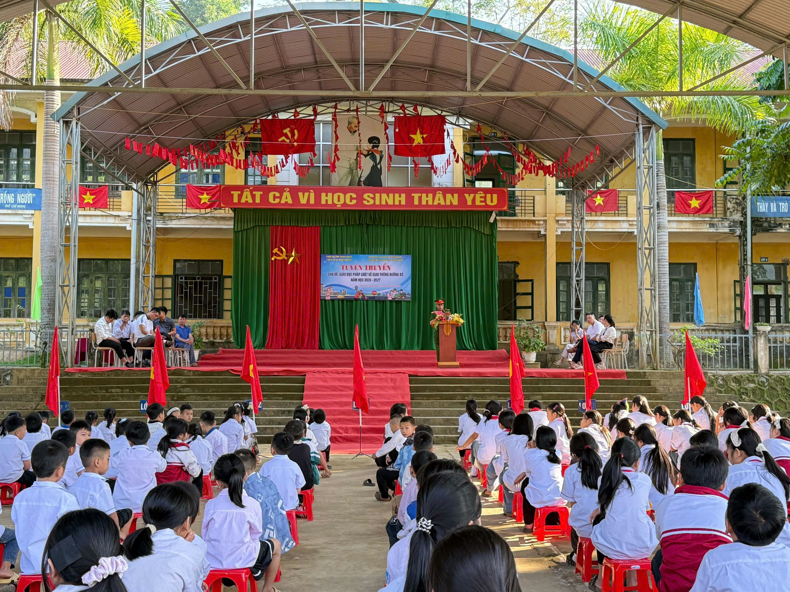 CÔNG AN XÃ THƯỢNG NÔNG ĐẨY MẠNH TUYÊN TRUYỀN AN TOÀN GIAO THÔNG CHO HỌC SINH