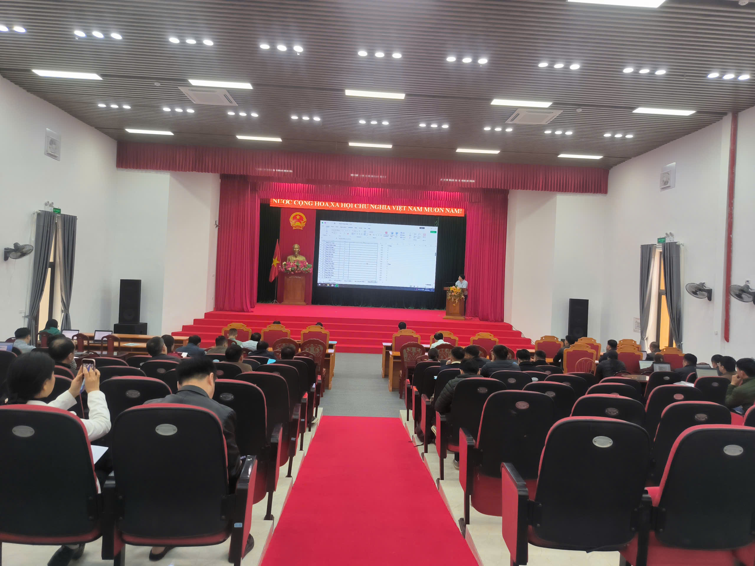 Tập huấn điều tra thu nhập bình quân đầu người năm 2026