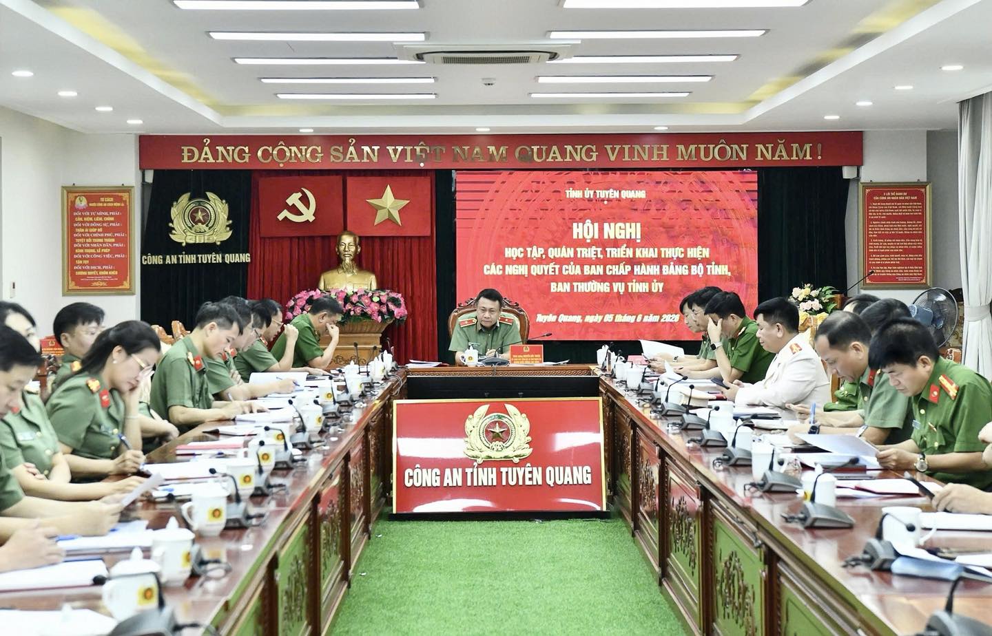 NÂNG CAO NHẬN THỨC, THỐNG NHẤT HÀNH ĐỘNG TRONG TRIỂN KHAI NGHỊ QUYẾT CỦA TỈNH ỦY