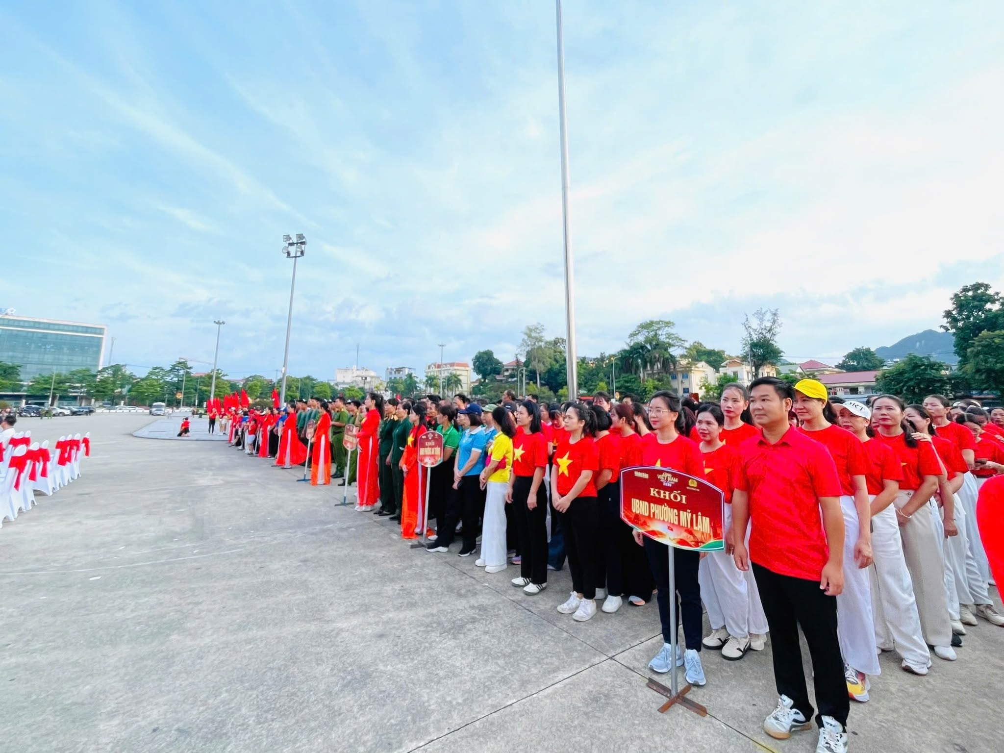 PHƯỜNG MỸ LÂM ĐỒNG HÀNH CÙNG CHƯƠNG TRÌNH ĐI BỘ "CÙNG VIỆT NAM TIẾN BƯỚC" ----