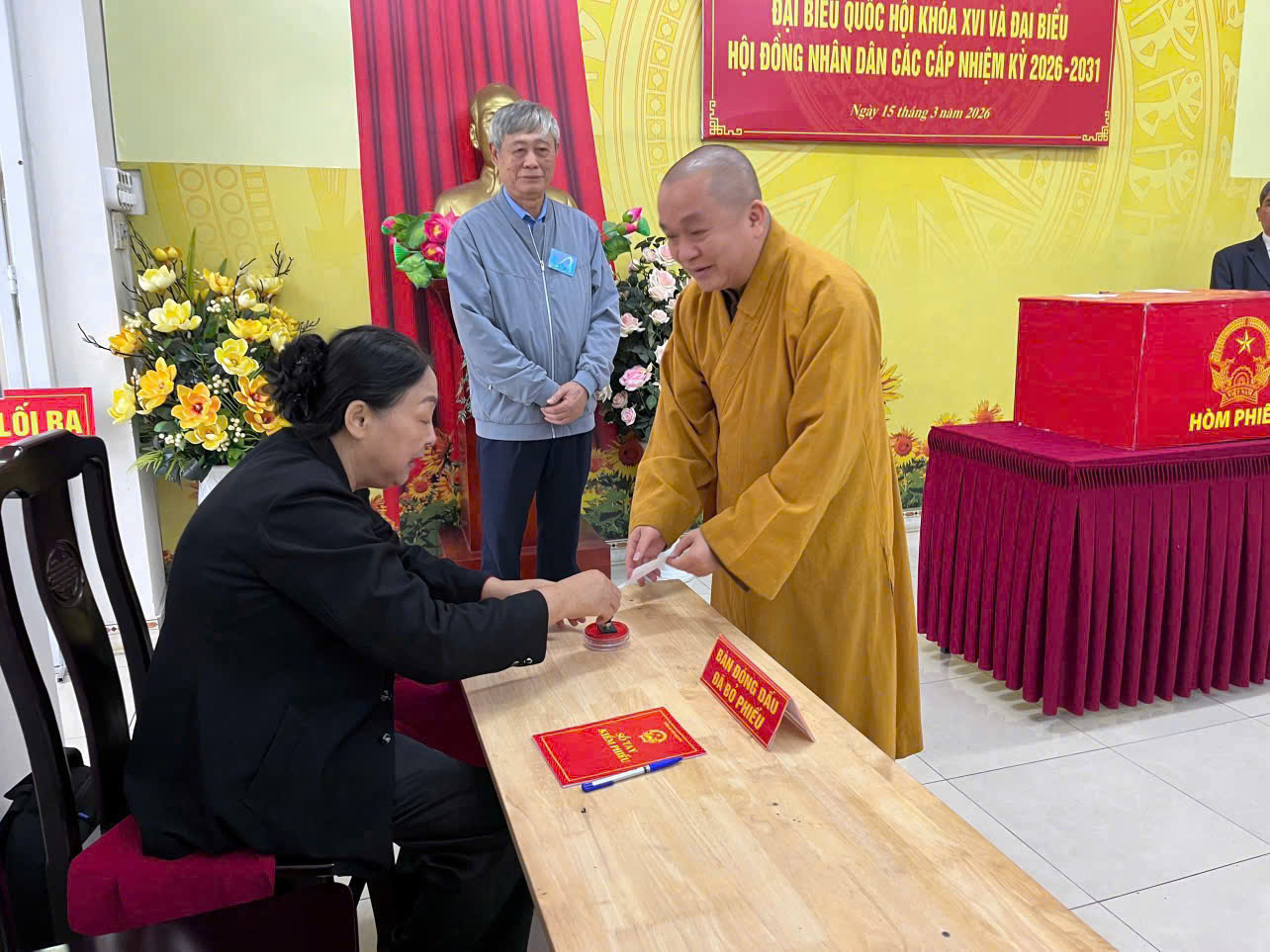 CHỨC SẮC TÔN GIÁO TỈNH TUYÊN QUANG HĂNG HÁI THAM GIA NGÀY HỘI NON SÔNG