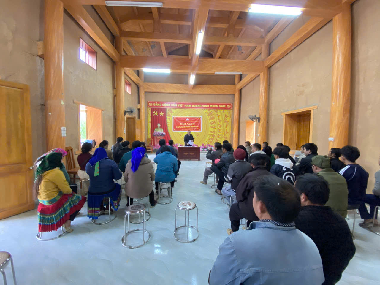    HỘI NGHỊ TIẾP XÚC, LẤY Ý KIẾN CỬ TRI NƠI CƯ TRÚ ĐỐI VỚI NGƯỜI ỨNG CỬ ĐẠI BIỂU HỘI ĐỒNG NHÂN DÂN CẤP XÃ, NHIỆM KỲ 2026 – 2031 TẠI THÔN SÀNG SÚNG, THÔN CHÁNG LỘ XÃ THẮNG MỐ.