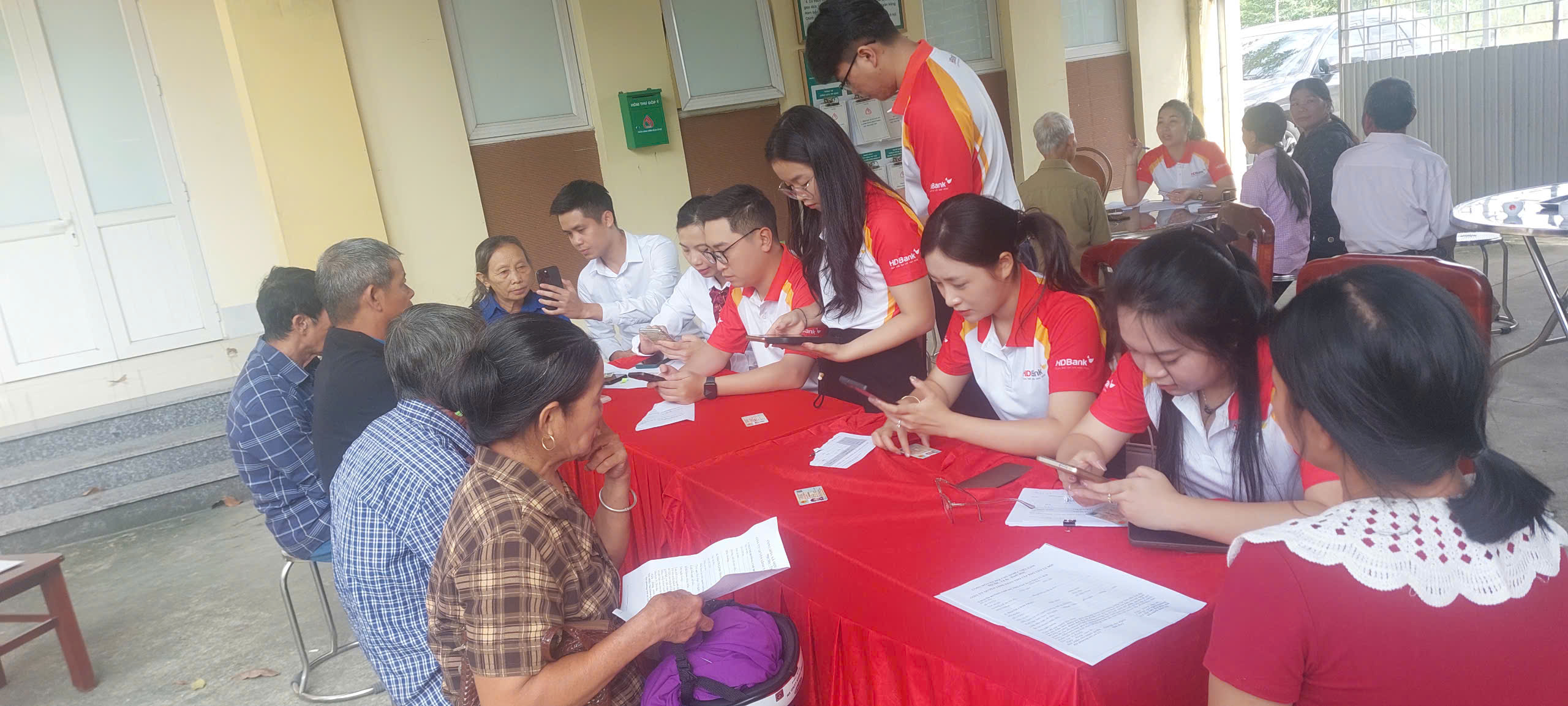 Tuổi trẻ xã Linh Hồ đồng hành cùng chuyển đổi số