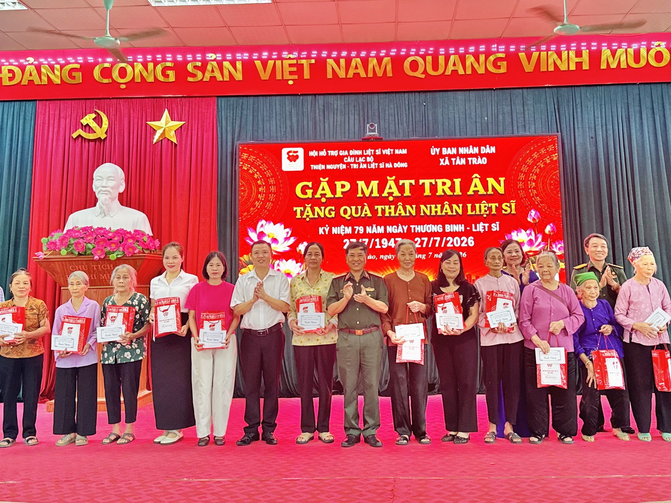 Câu lạc bộ Thiện nguyện - Tri ân Liệt sĩ Hà Đông phối hợp với UBND xã Tân Trào tổ chức chương trình gặp mặt, tri ân thân nhân liệt sĩ