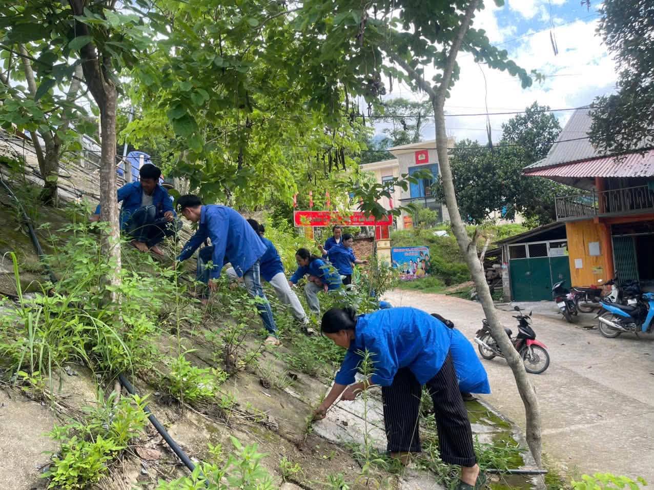 ĐOÀN XÃ THƯỢNG SƠN RA QUÂN “THỨ BẢY TÌNH NGUYỆN” CHUNG TAY XÂY DỰNG NÔNG THÔN MỚI