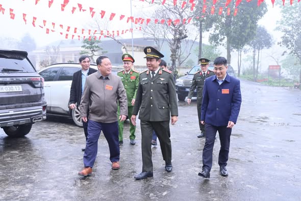 CÔNG AN TỈNH TUYÊN QUANG BẢO ĐẢM TUYỆT ĐỐI AN NINH, AN TOÀN NGÀY BẦU CỬ