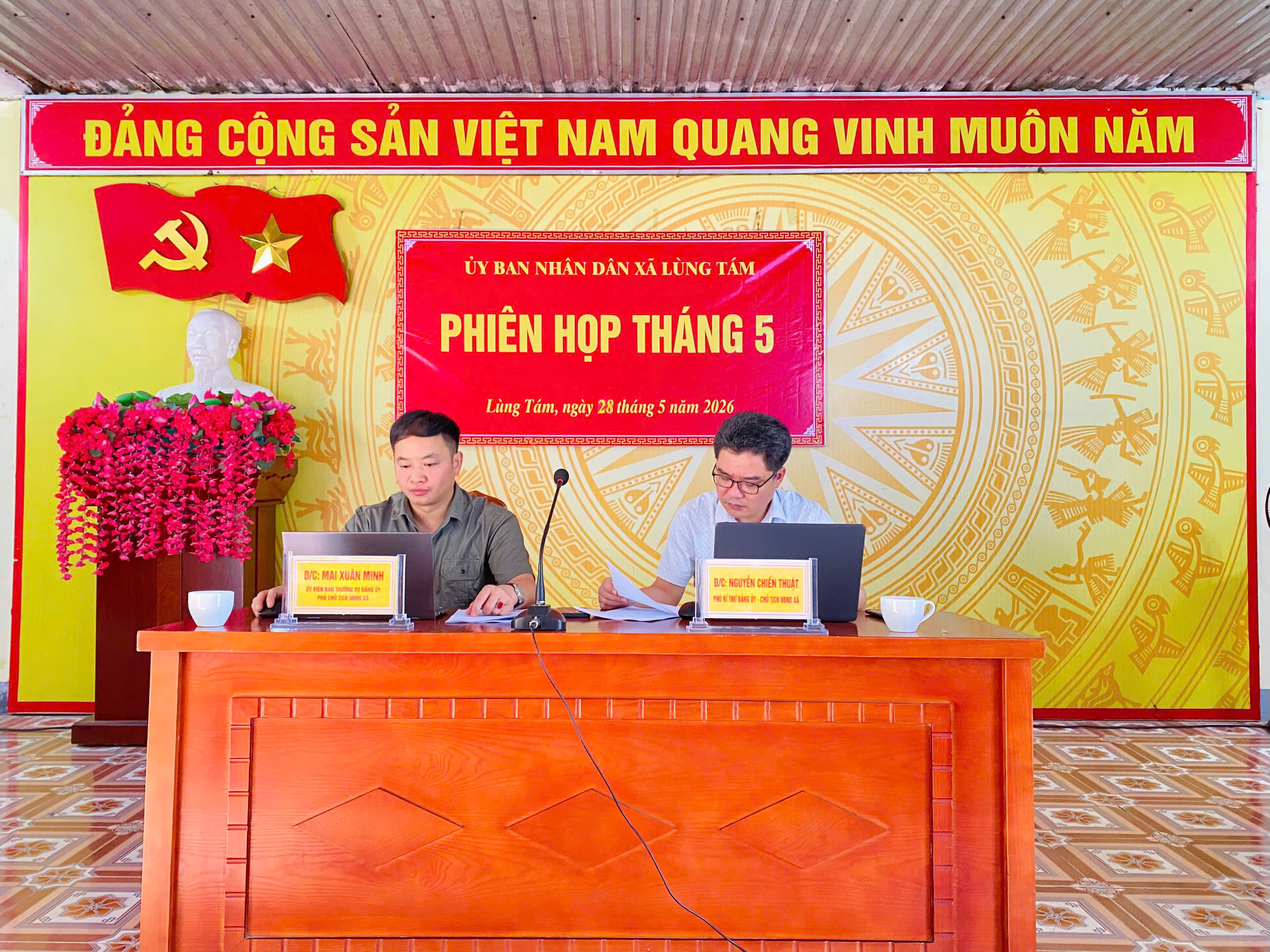 PHIÊN HỌP THƯỜNG KỲ THÁNG 5 CỦA UBND XÃ LÙNG TÁM
