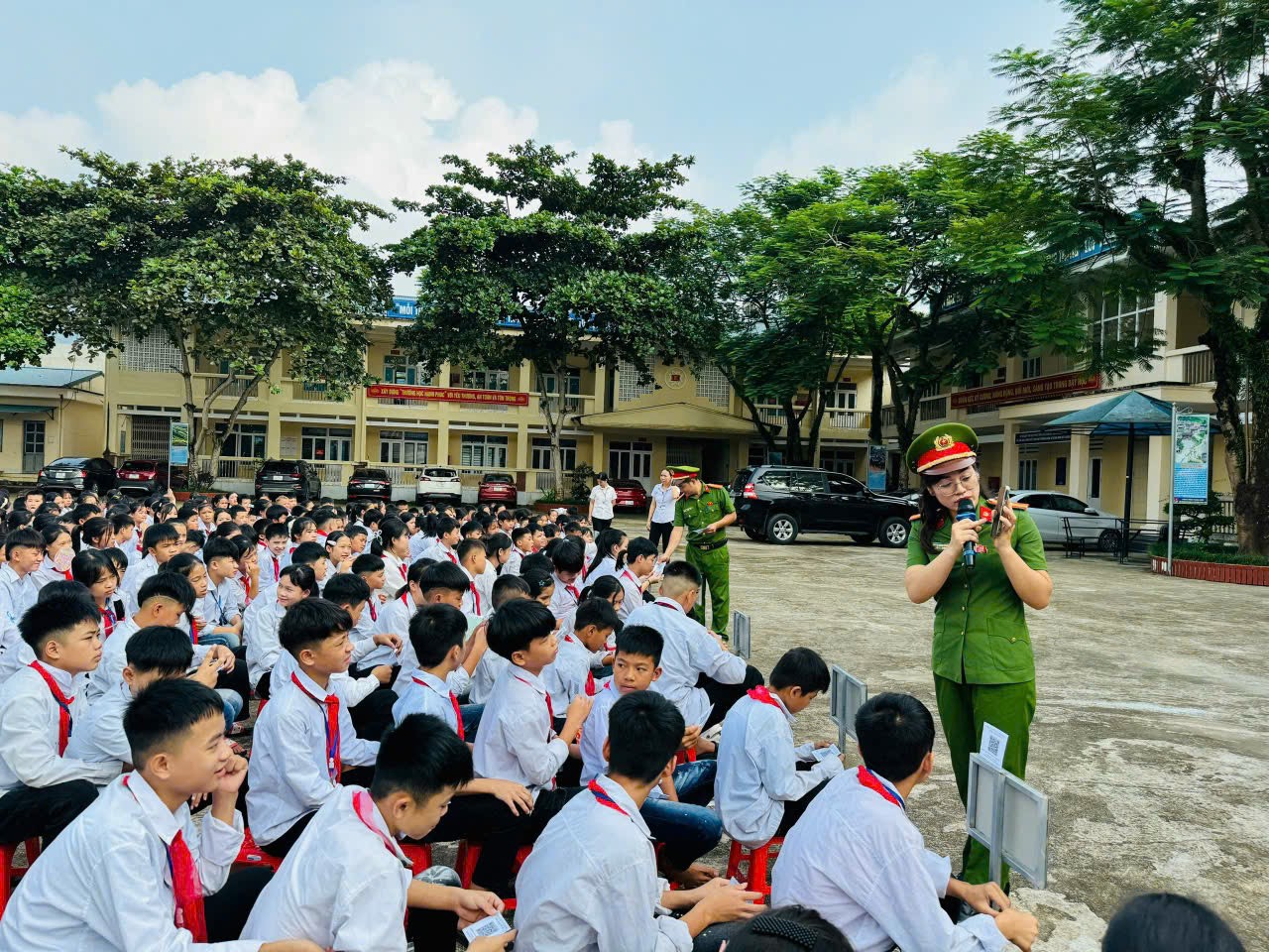 CÔNG AN XÃ TÙNG BÁ: ĐẨY MẠNH CÔNG TÁC TUYÊN TRUYỀN PHỔ BIẾN GIÁO DỤC PHÁP LUẬT