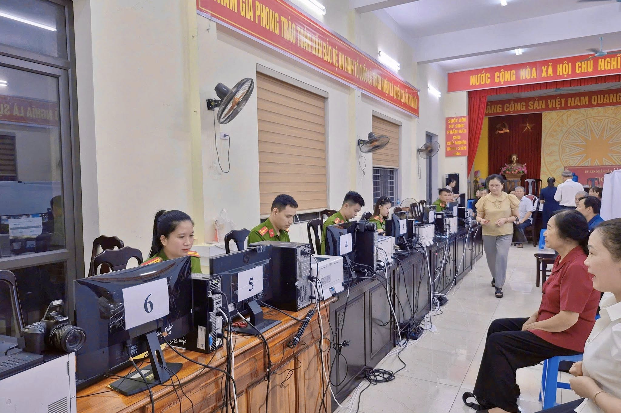 CÔNG AN PHƯỜNG MINH XUÂN ĐẨY MẠNH CHIẾN DỊCH CẤP ĐỔI THẺ ĐẢNG CHÀO MỪNG 80 NĂM NGÀY TRUYỀN THỐNG LỰC LƯỢNG CÔNG AN NHÂN DÂN VIỆT NAM (19/8/1945 - 19/8/2025)