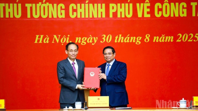 Thủ tướng Phạm Minh Chính trao quyết định giao Quyền Bộ trưởng Ngoại giao