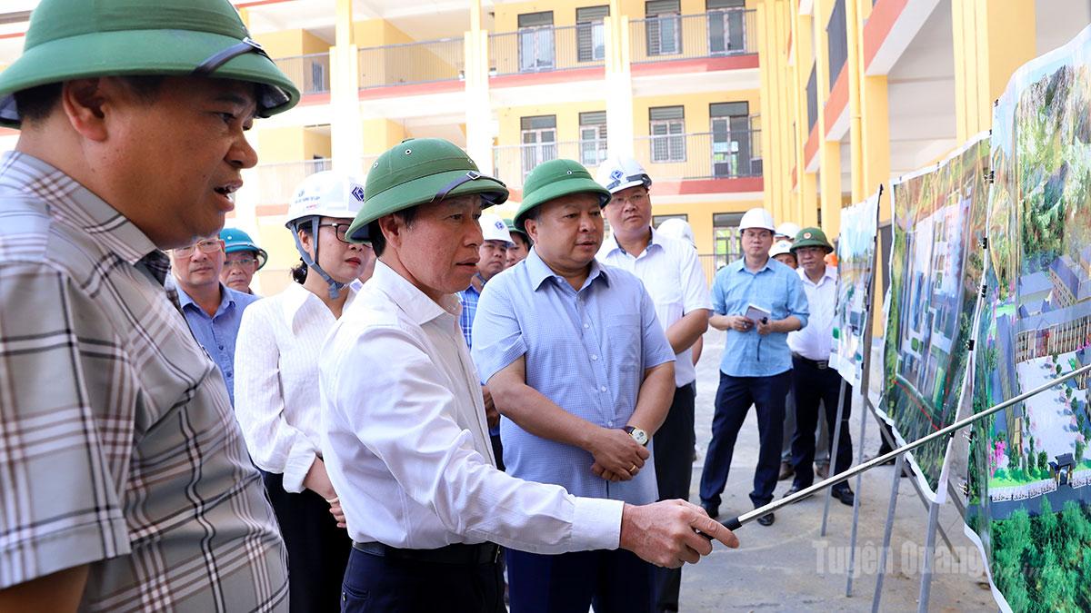 Phó Thủ tướng Lê Tiến Châu kiểm tra tiến độ xây dựng Trường phổ thông nội trú liên cấp Minh Tân