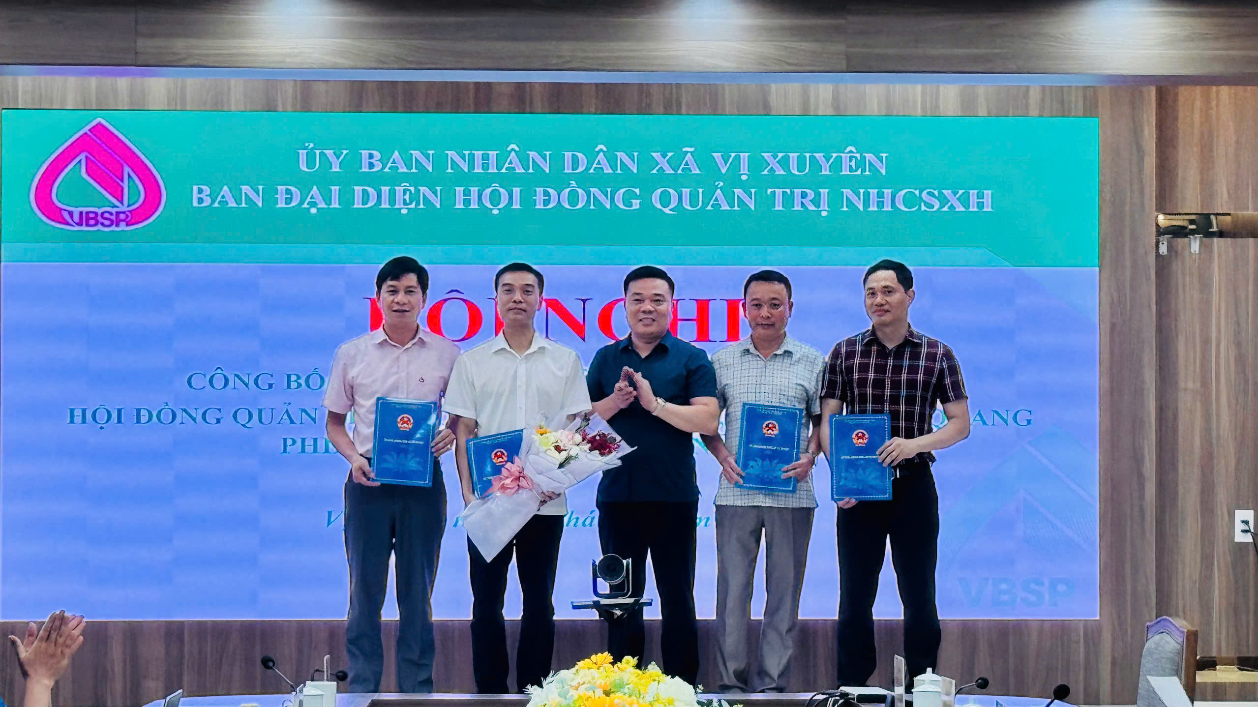 Công bố quyết định thành lập Ban đại diện Hội đồng quản trị Ngân hàng Chính sách xã hội.