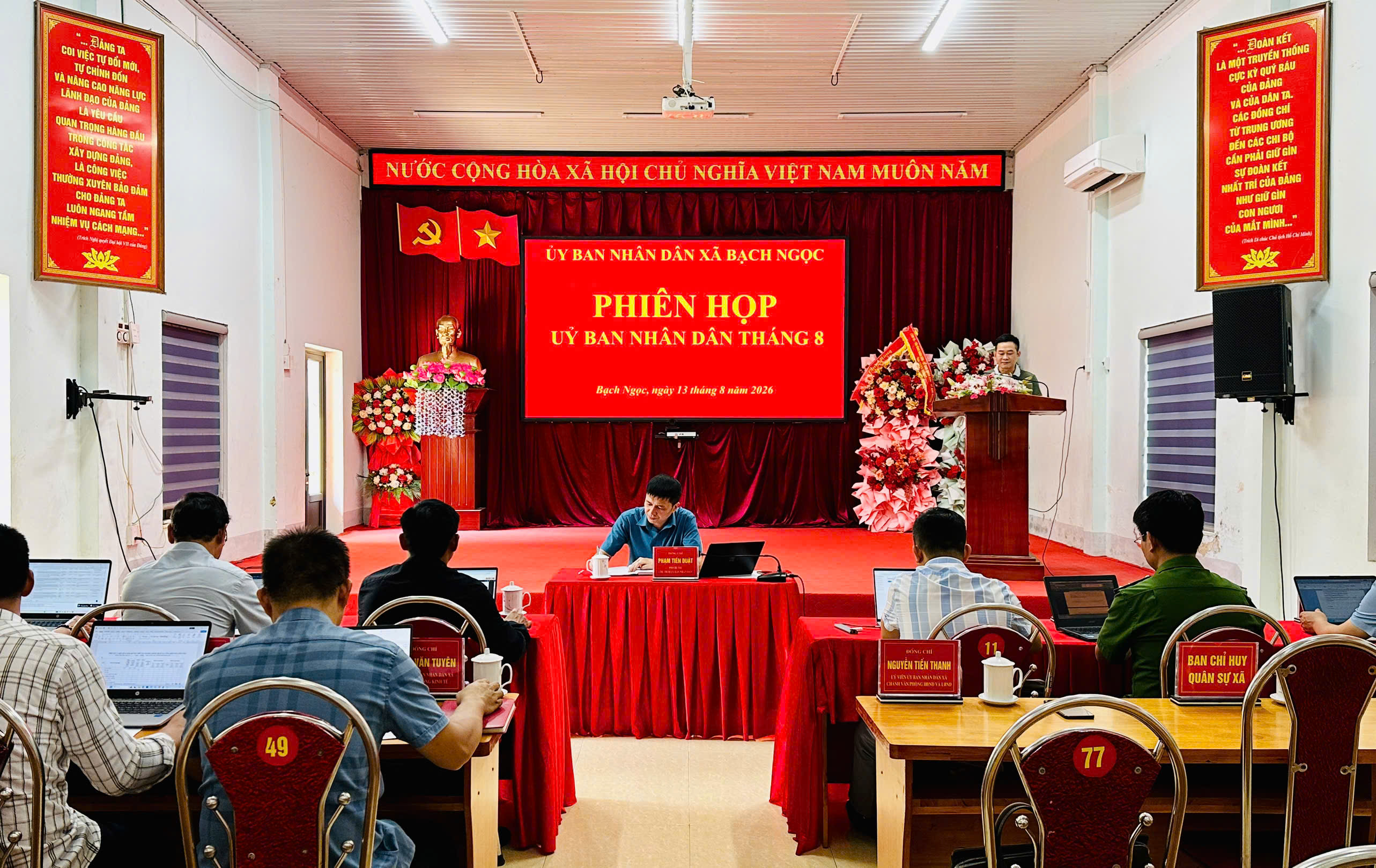 Phiên họp thường kỳ UBND xã Bạch Ngọc tháng 8 năm 2026