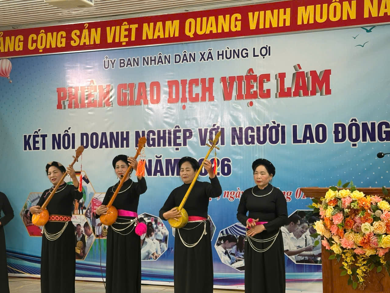 Sáng17/01, UBND xã Hùng Lợi tổ chức phiên giao dịch việc làm năm 2026. Dự phiên giao dịch có đồng chí Hà Quốc Trung, Ủy viên ban thường vụ, Phó chủ tịch UBND xã Hùng Lợi; Lãnh đạo Phòng Văn hoá - xã hội; các tổ chức chính trị - xã hội xã.