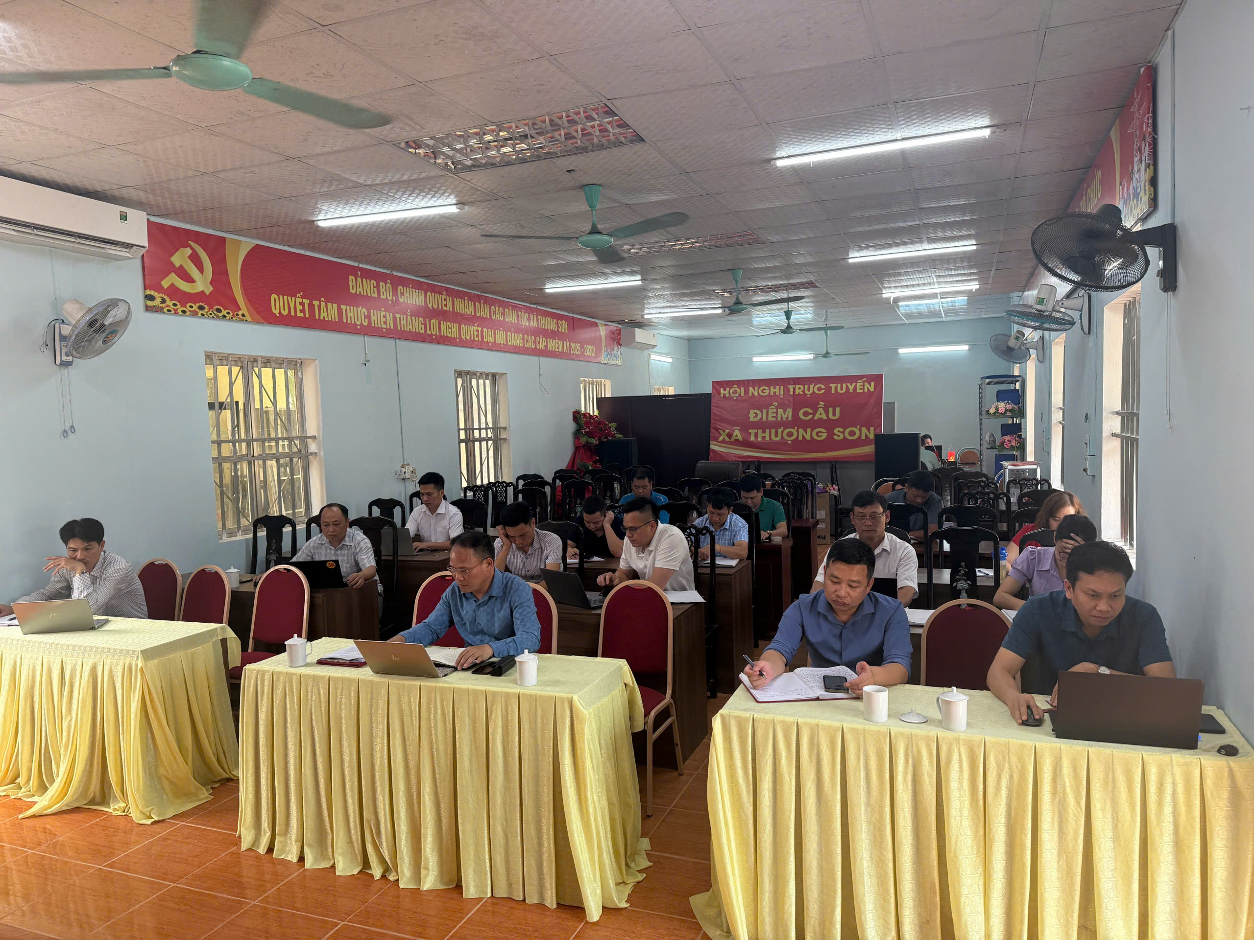 Chi bộ UBND xã Thượng Sơn tổ chức phiên họp thường kỳ tháng 5 năm 2026