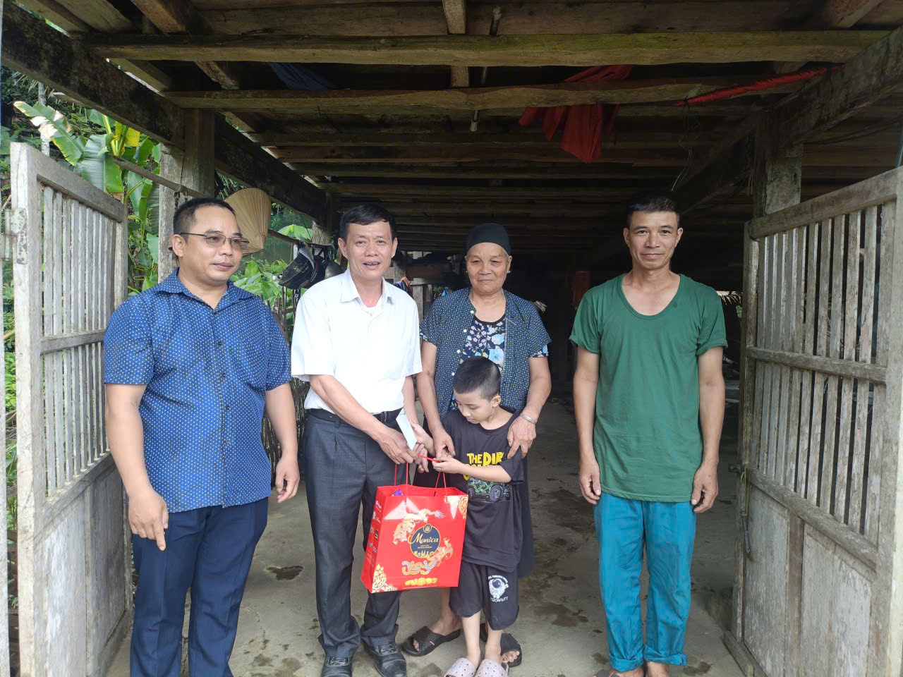 LÃNH ĐẠO PHƯỜNG HÀ GIANG 1 THĂM, TẶNG QUÀ THIẾU NHI CÓ HOÀN CẢNH KHÓ KHĂN NHÂN DỊP QUỐC TẾ THIẾU NHI 1/6