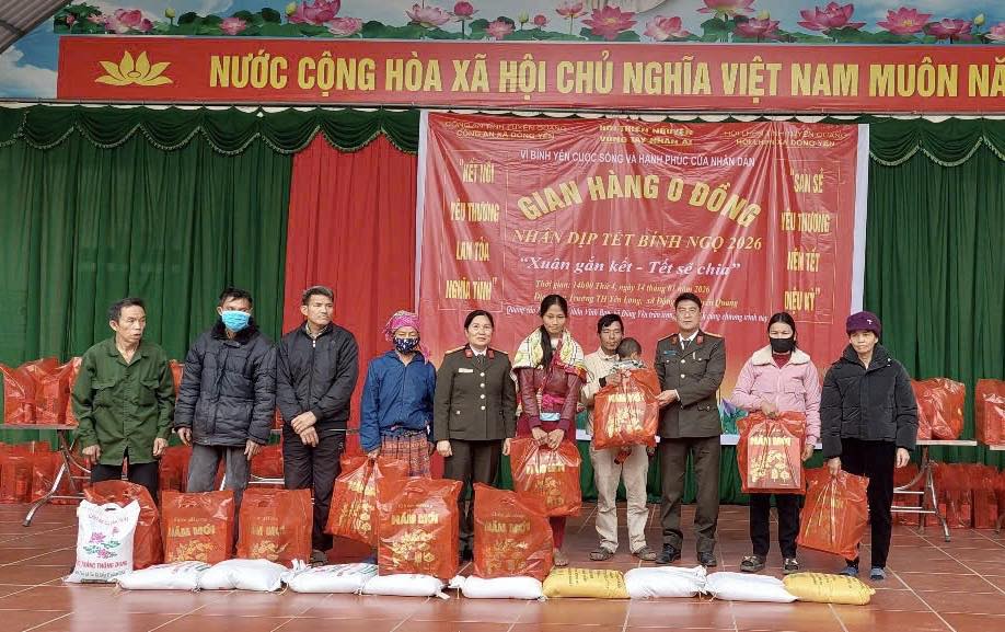 HƯỚNG VỀ ĐỒNG BÀO VÙNG KHÓ KHĂN