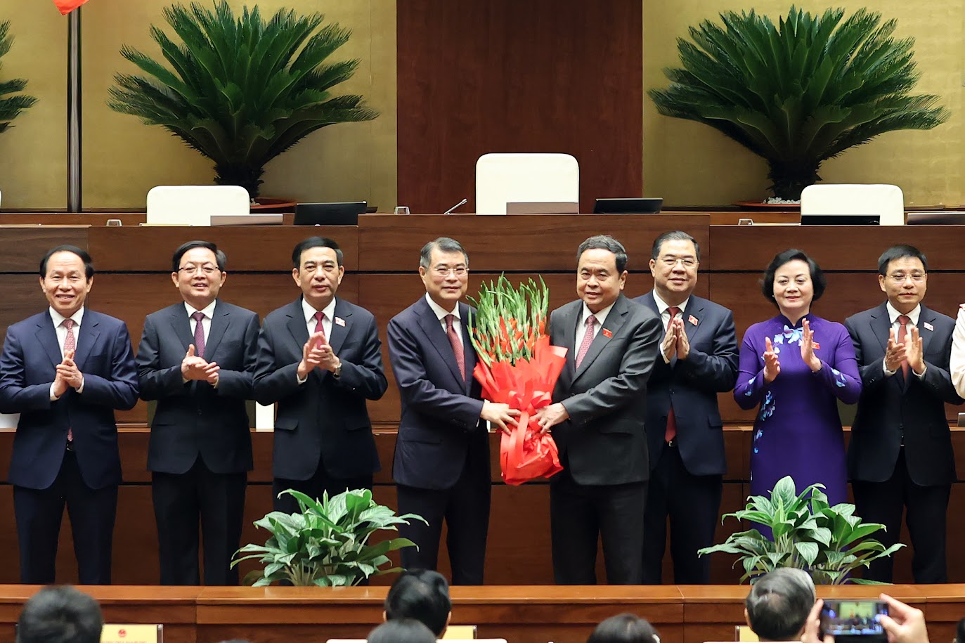 Quốc hội phê chuẩn bổ nhiệm 6 Phó Thủ tướng, các Bộ trưởng và thành viên Chính phủ