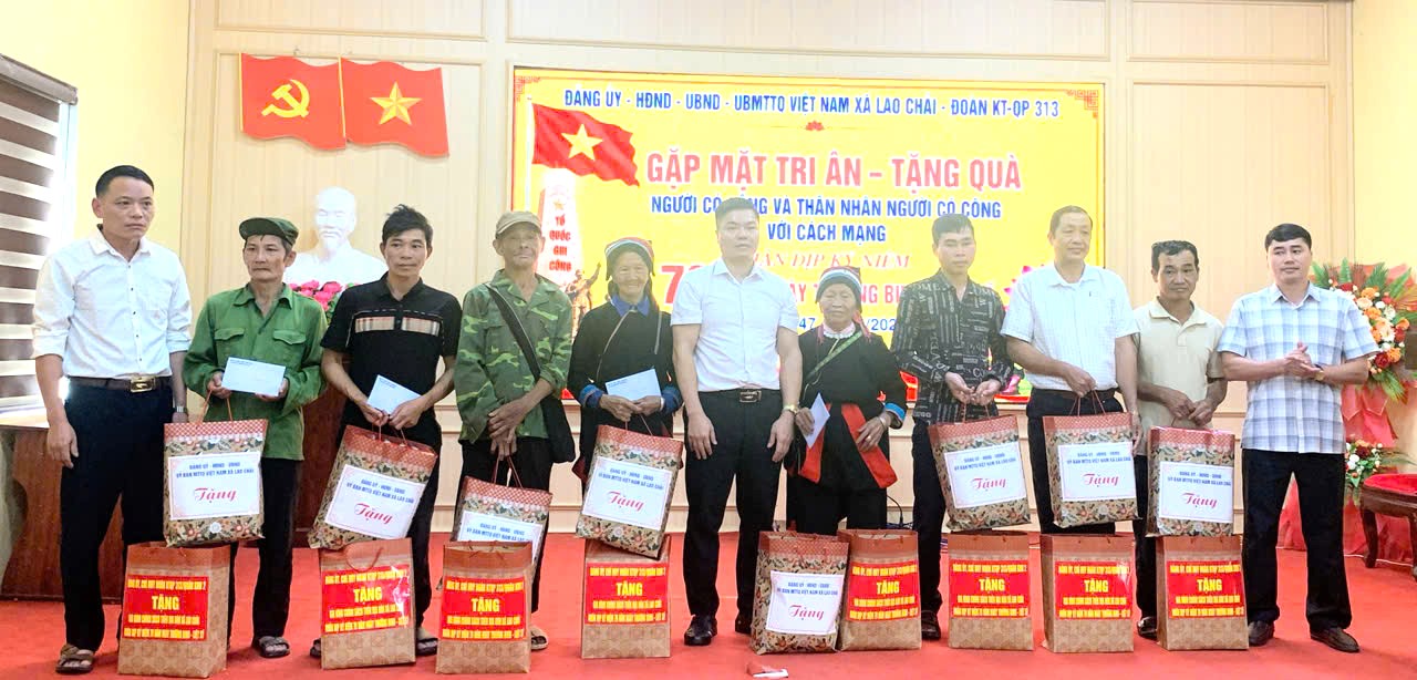 XÃ LAO CHẢI TỔ CHỨC GẶP MẶT TRI ÂN, TẶNG QUÀ NGƯỜI CÓ CÔNG VÀ THÂN NHÂN NGƯỜI CÓ CÔNG VỚI CÁCH MẠNG NHÂN DỊP KỶ NIỆM 79 NĂM NGÀY THƯƠNG BINH - LIỆT SĨ