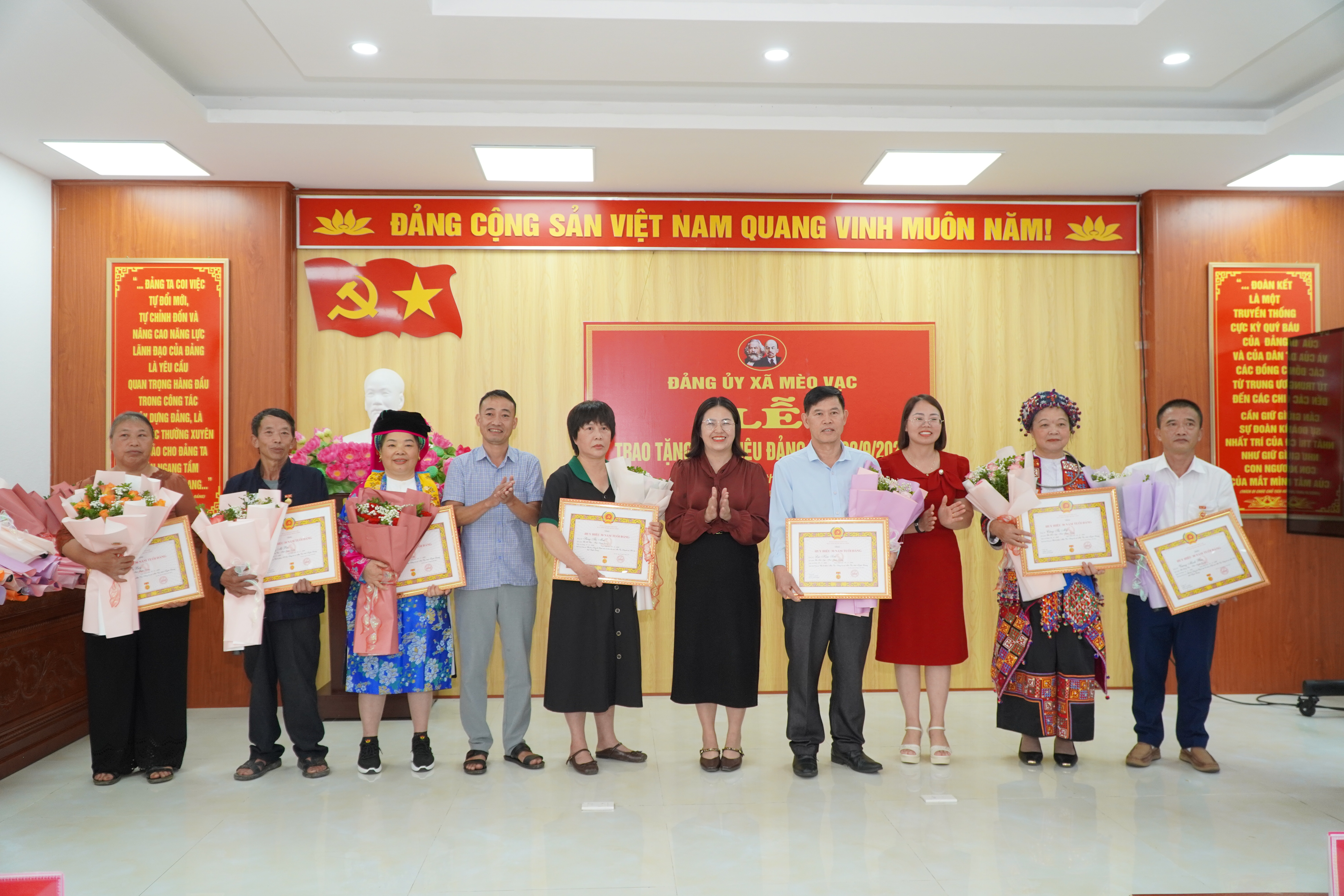 Xã Mèo Vạc trao tặng Huy hiệu Đảng đợt 2/9/2026