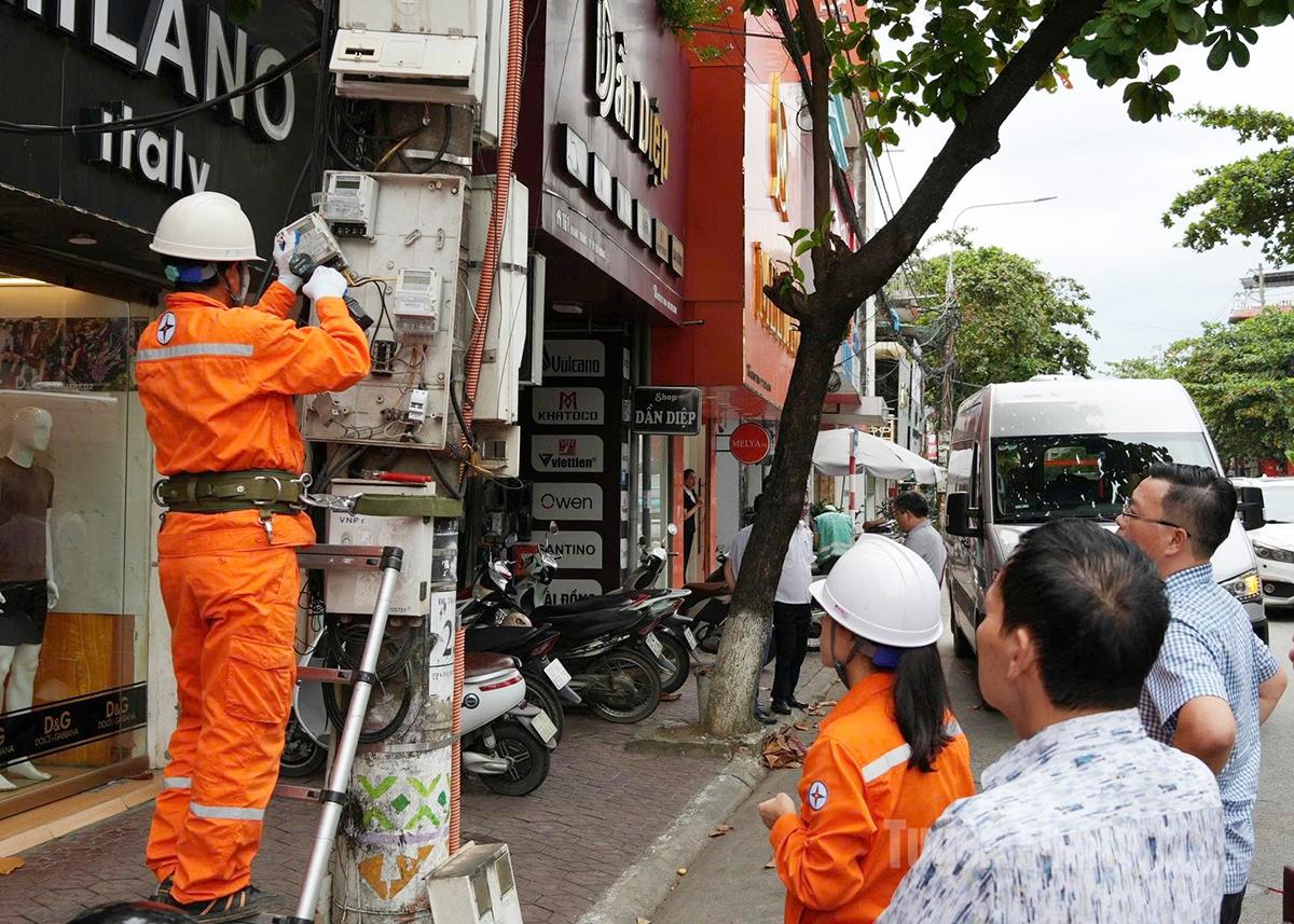 Kiểm tra liên ngành công tơ đo đếm điện sinh hoạt và hệ thống điện trong nhà của các hộ gia đình trên địa bàn tỉnh